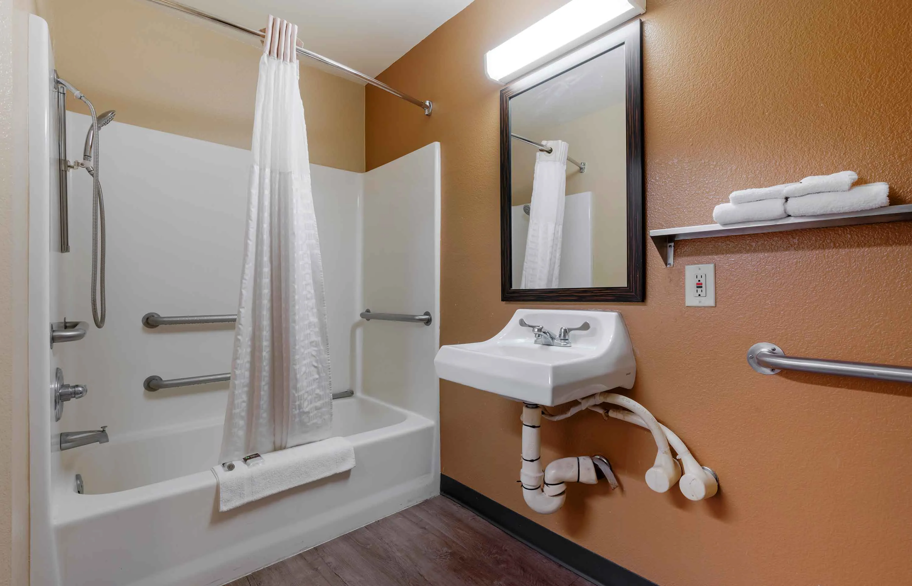 Deluxe Studio - 2 Full Beds