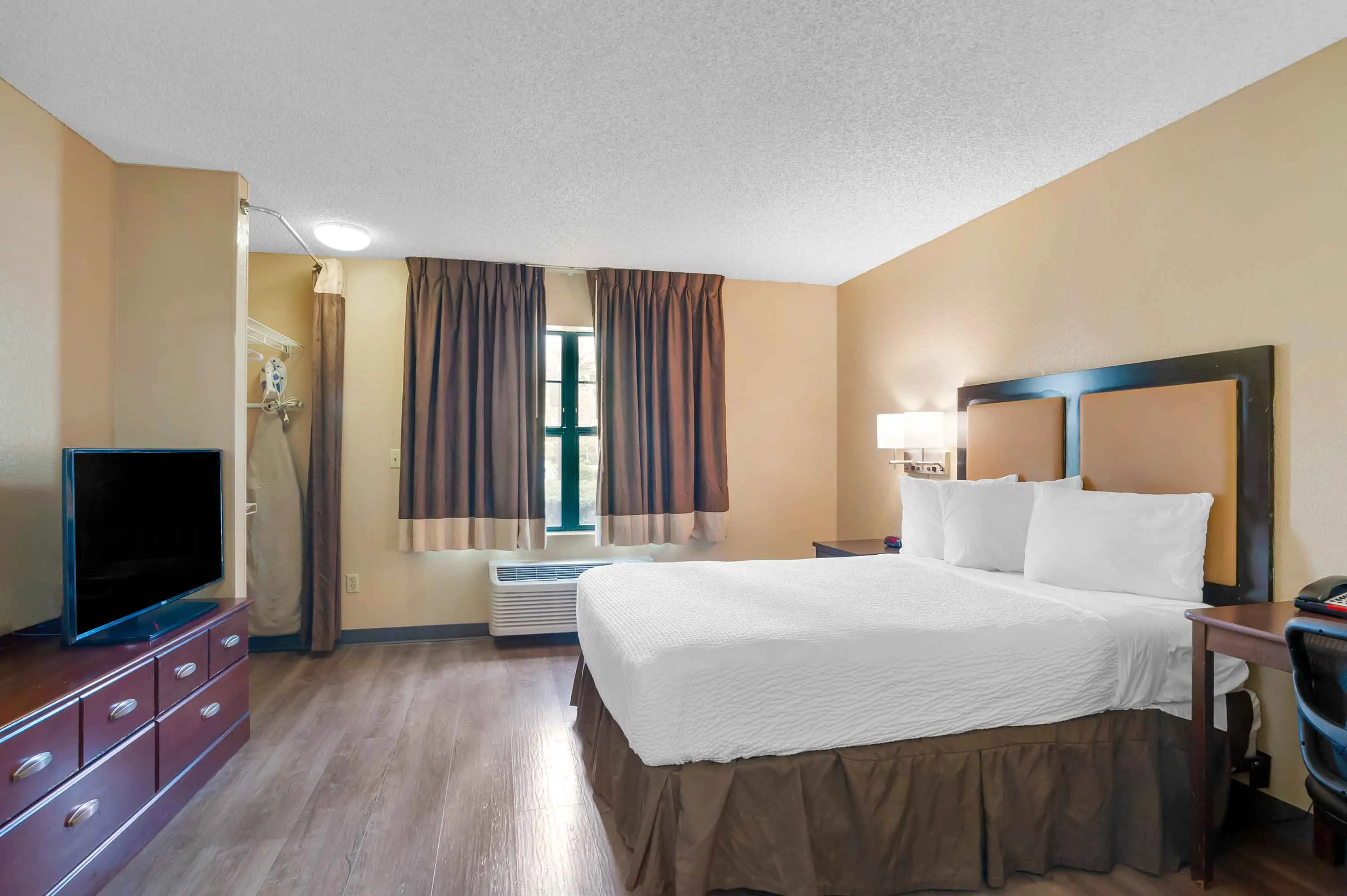Studio Suite - 1 Queen Bed