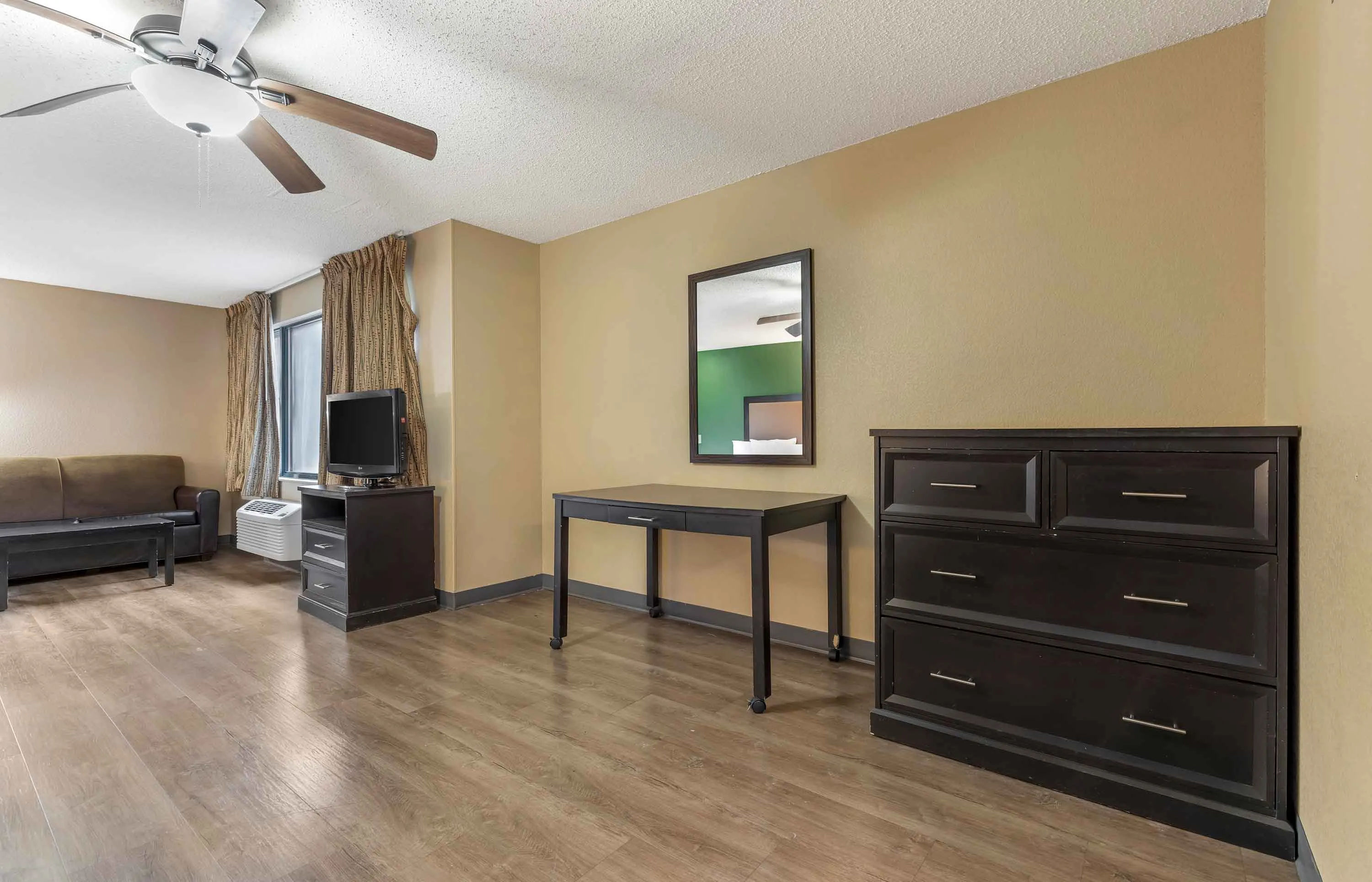 Studio Suite - 2 Full Beds