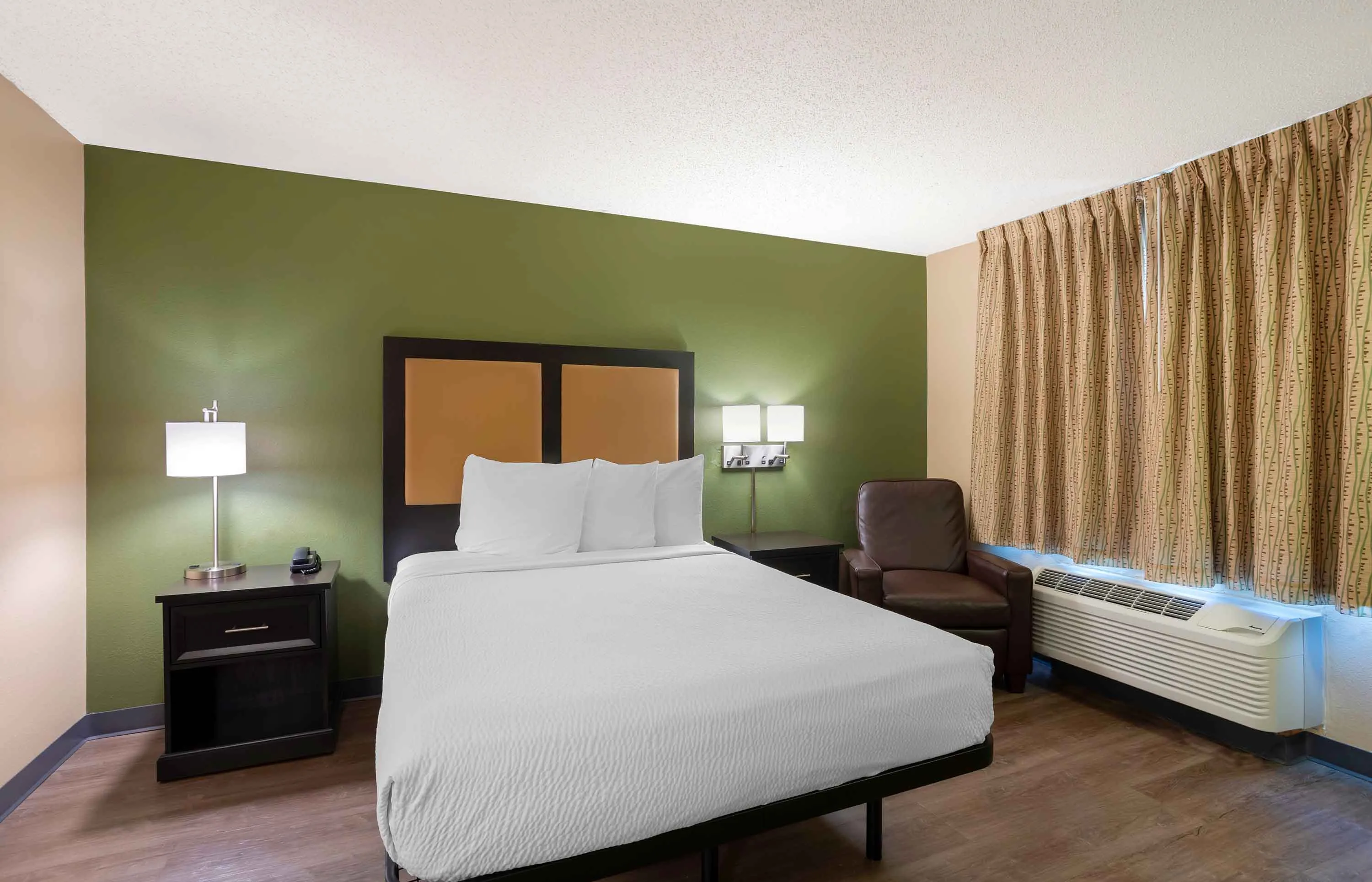 Studio Suite - 1 Queen Bed