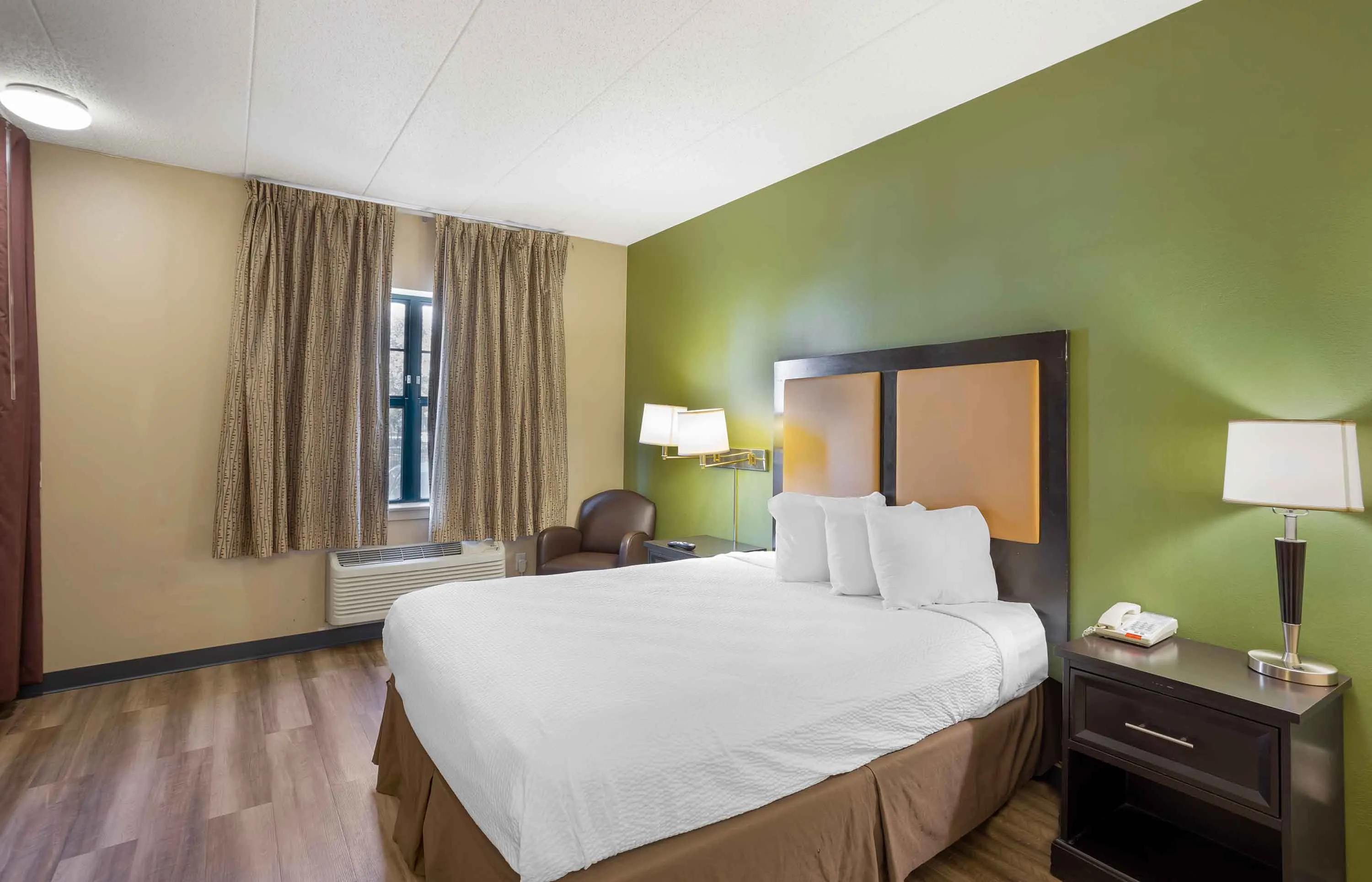 Studio Suite - 1 Queen Bed