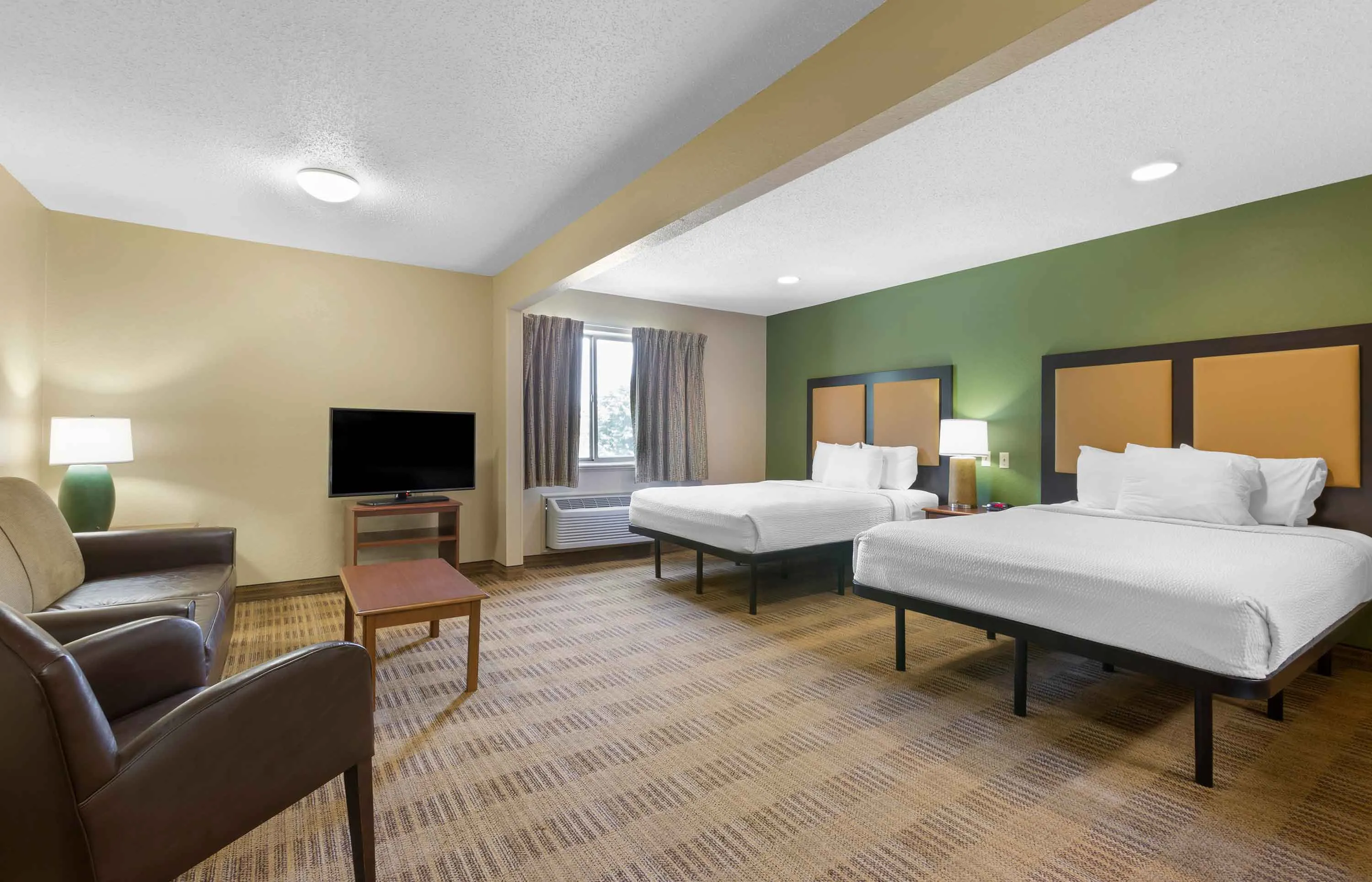 Deluxe Studio - 2 Full Beds