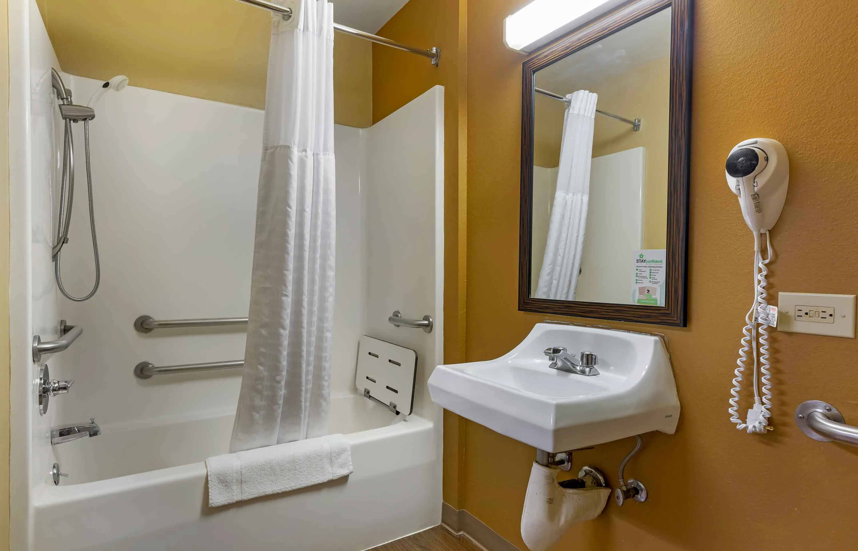 Studio Suite - 2 Full Beds