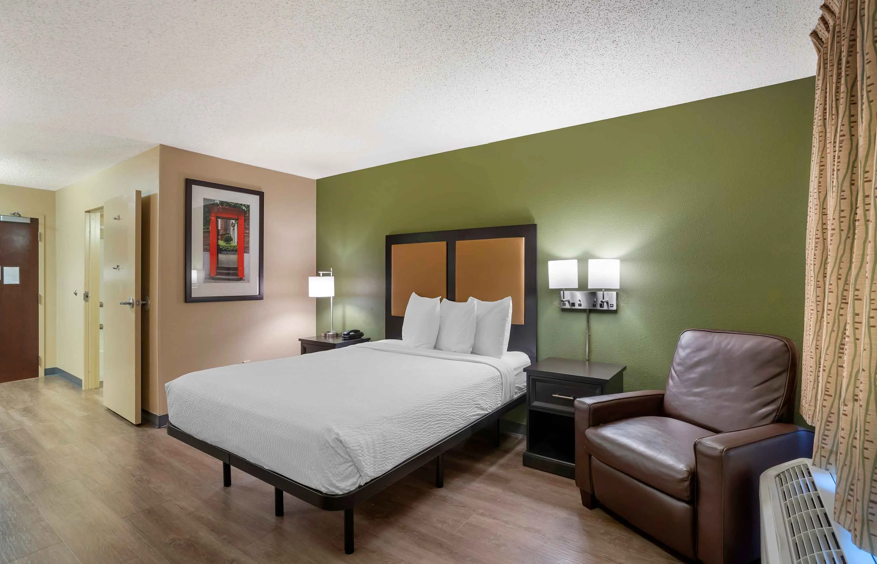 Studio Suite - 1 Queen Bed