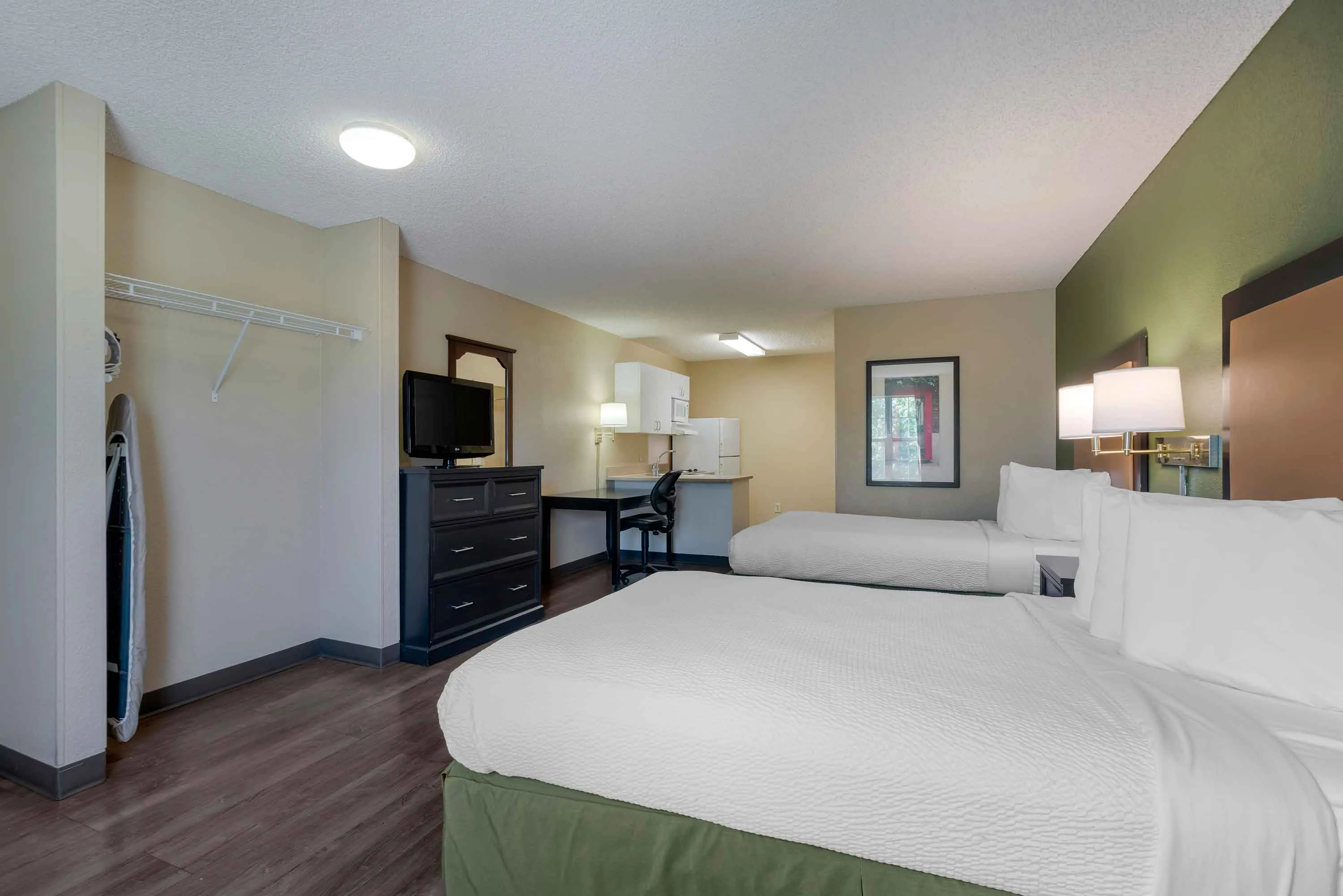 Studio Suite - 2 Full Beds