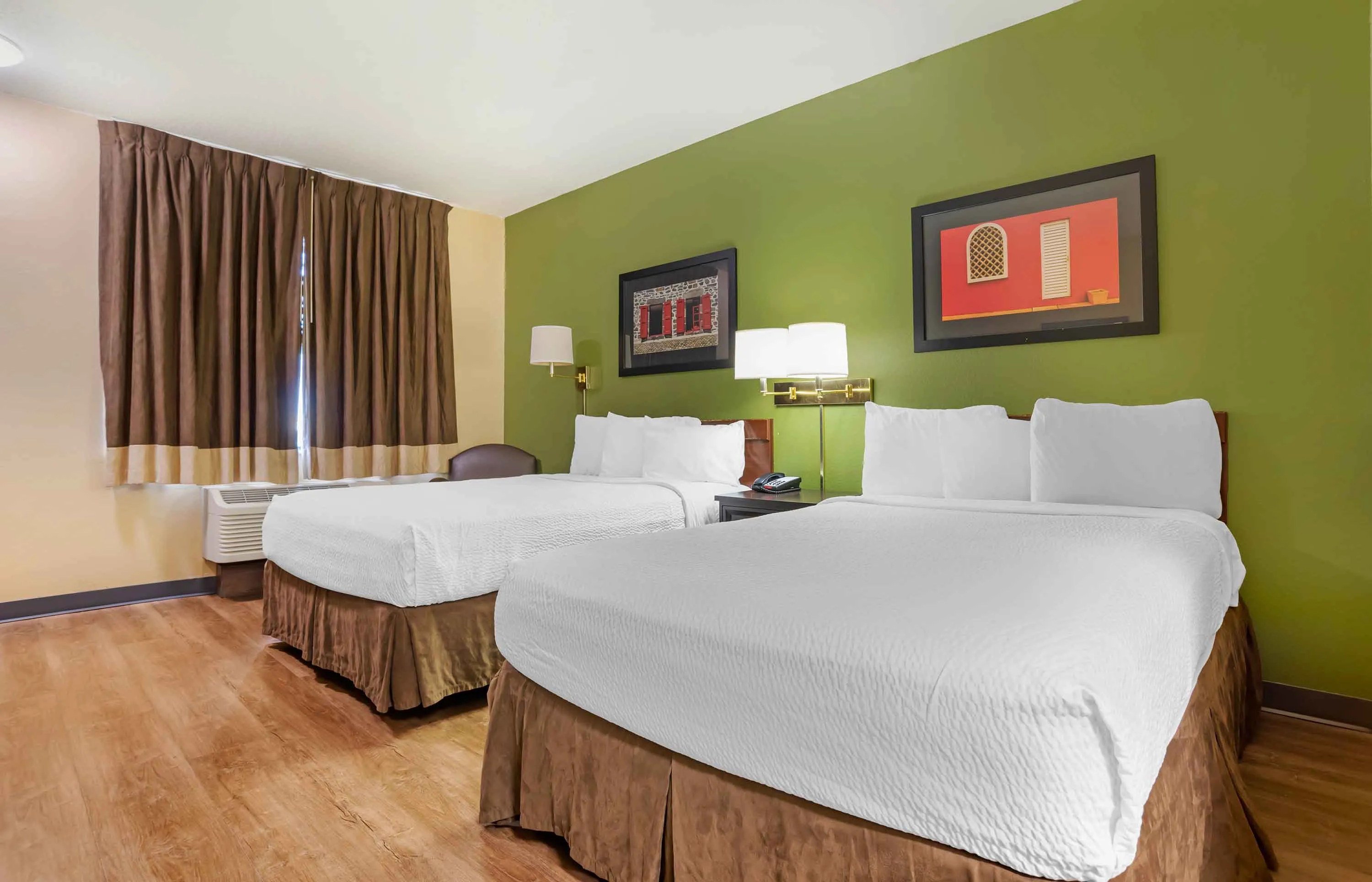 Studio Suite - 2 Full Beds
