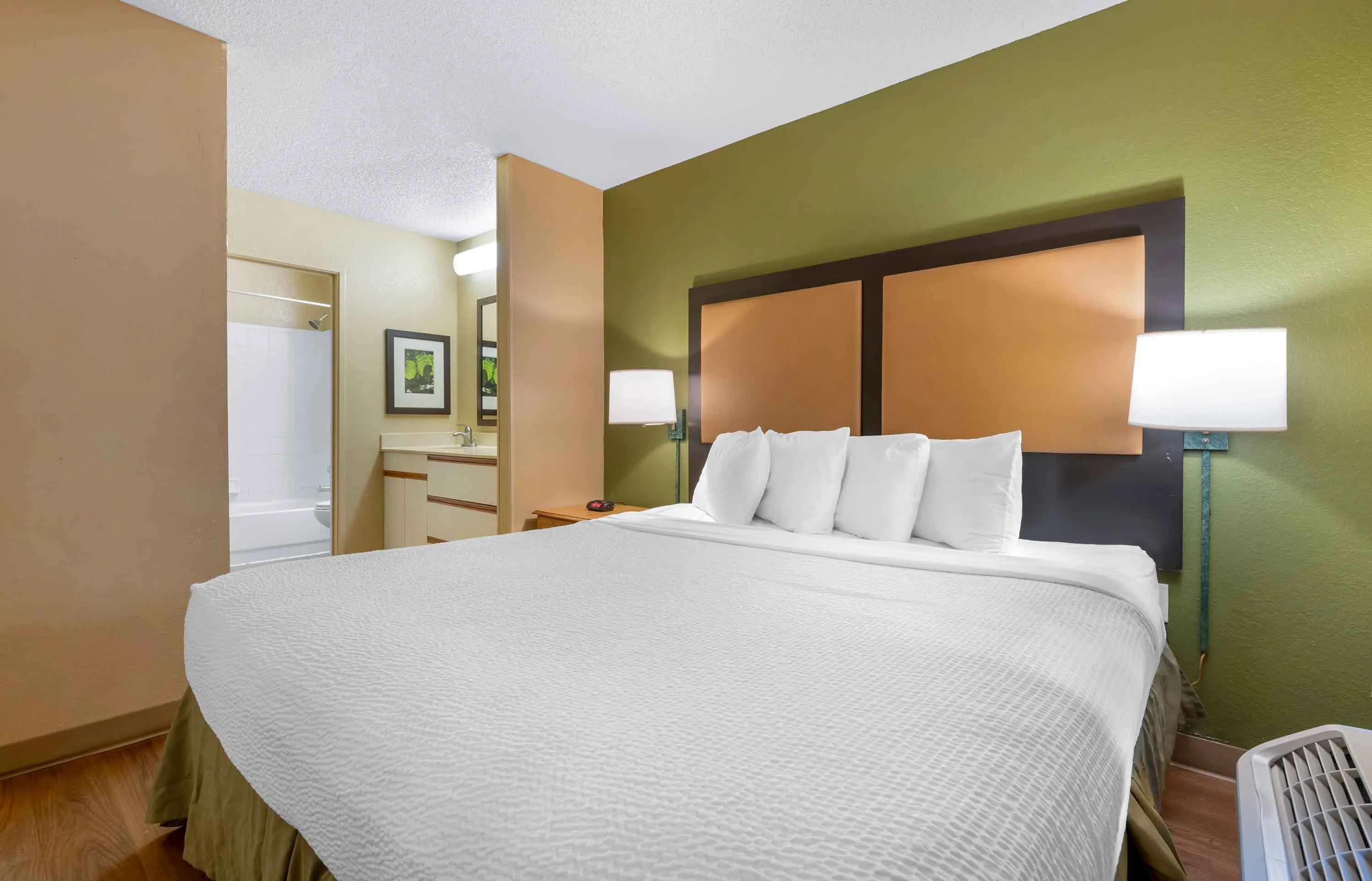 Deluxe Studio - 1 King Bed