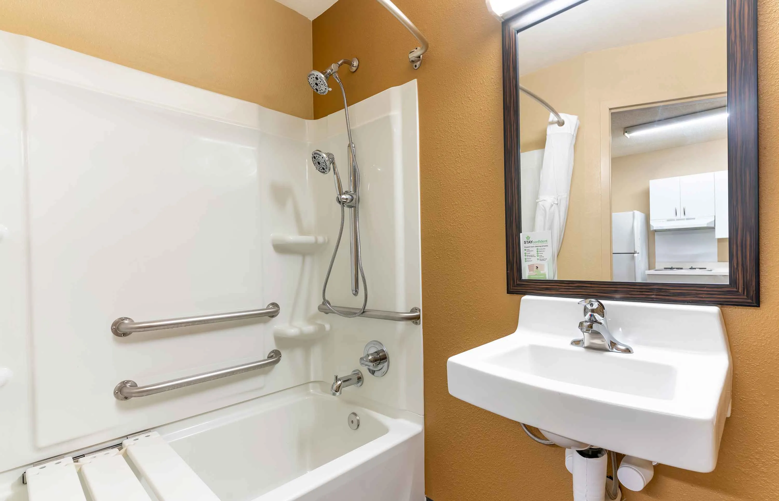 Studio Suite - 2 Full Beds