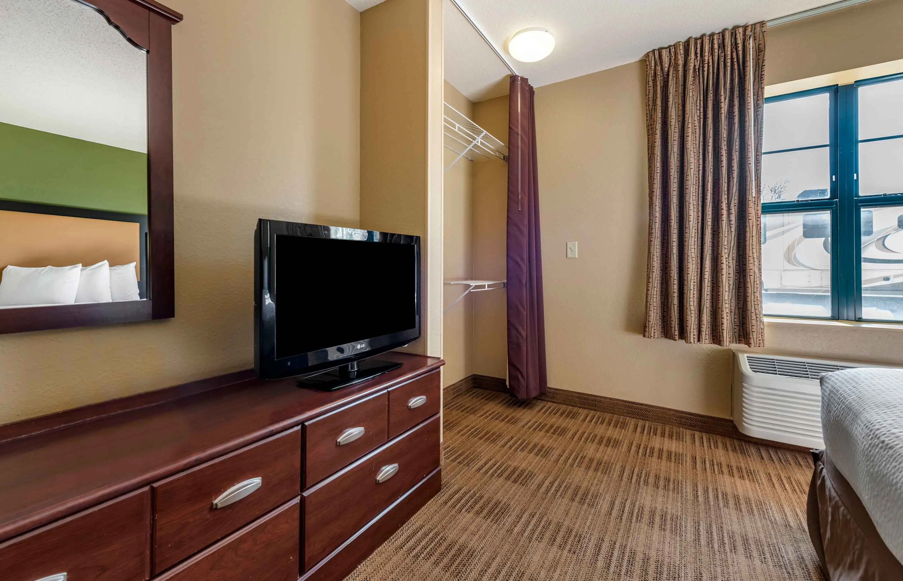 Studio Suite - 2 Full Beds