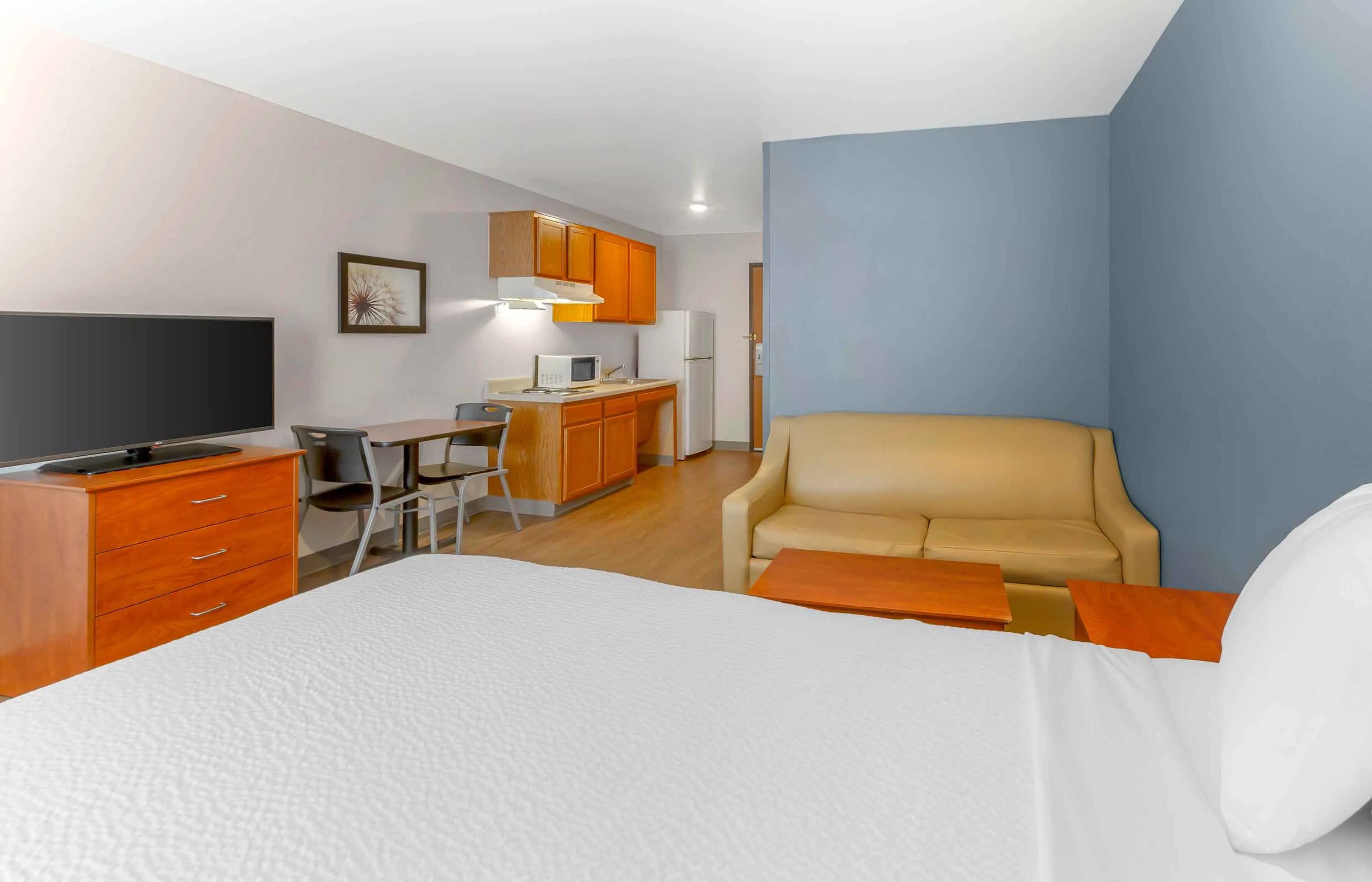 Deluxe Studio - 1 Full Bed