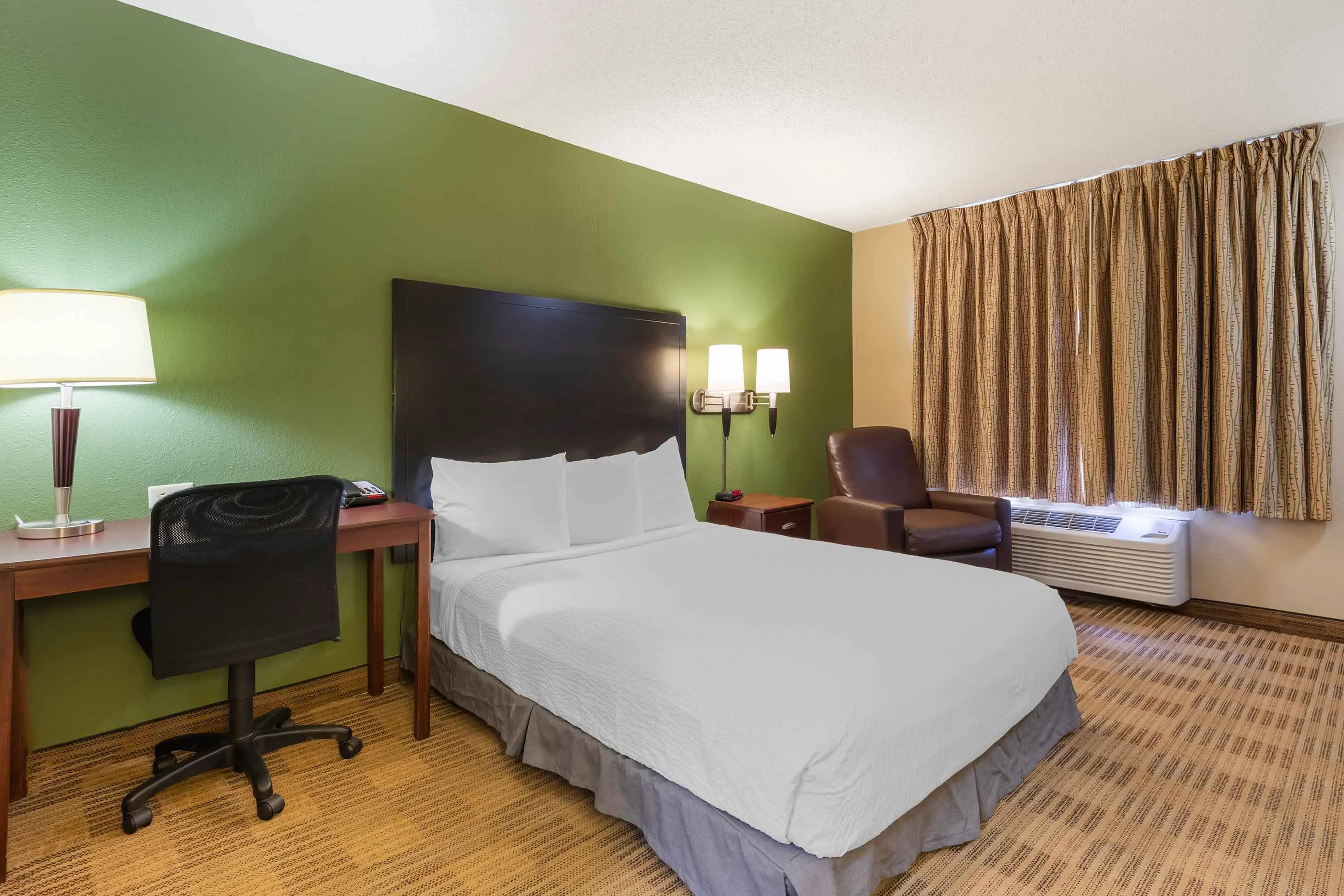 Studio Suite - 1 Queen Bed