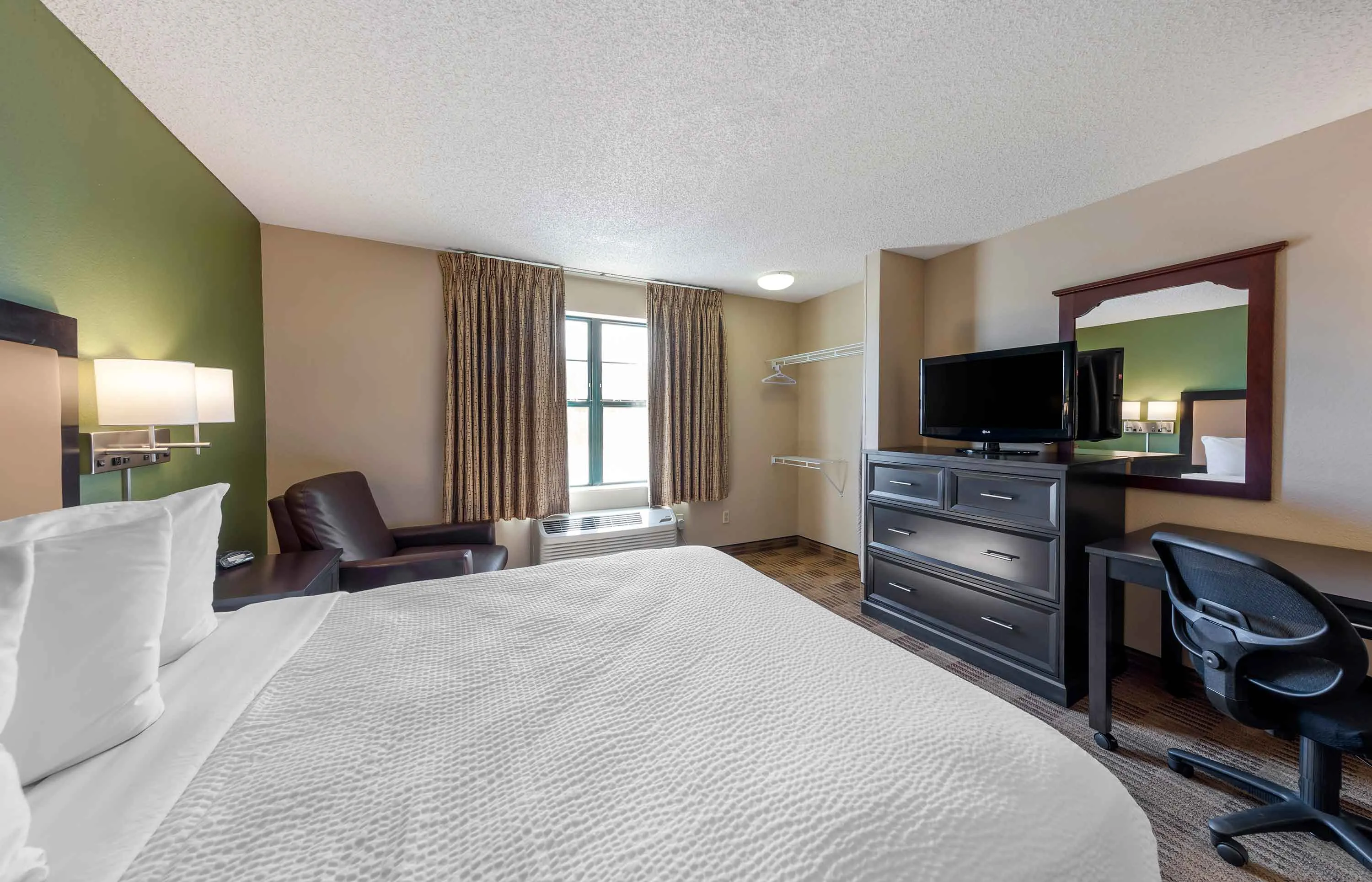 Studio Suite - 1 Queen Bed