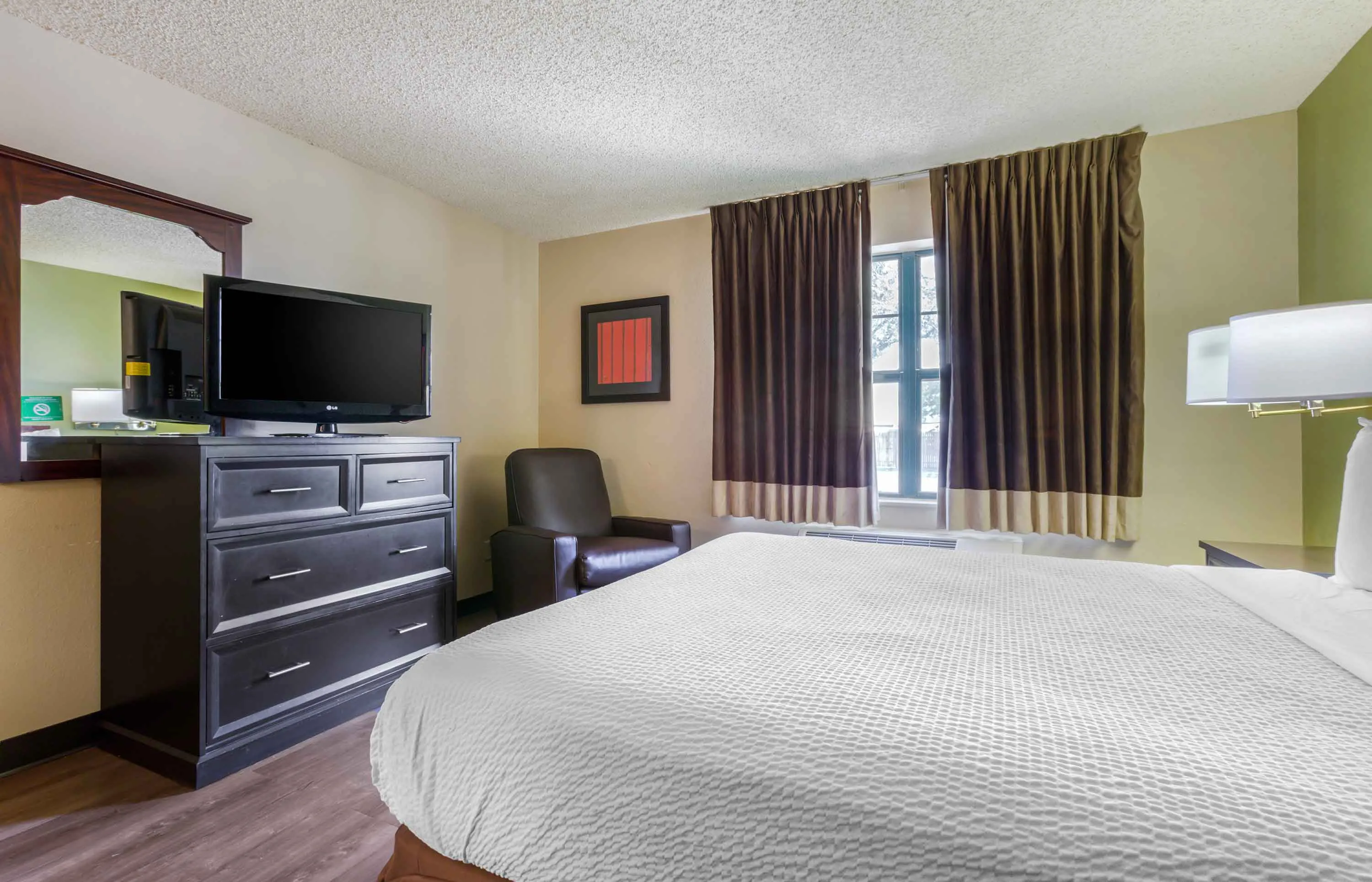 Studio Suite - 1 Queen Bed