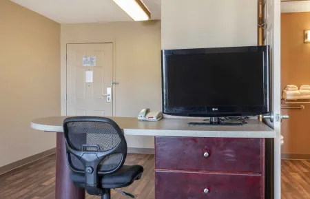 Deluxe Studio - 1 Full Bed