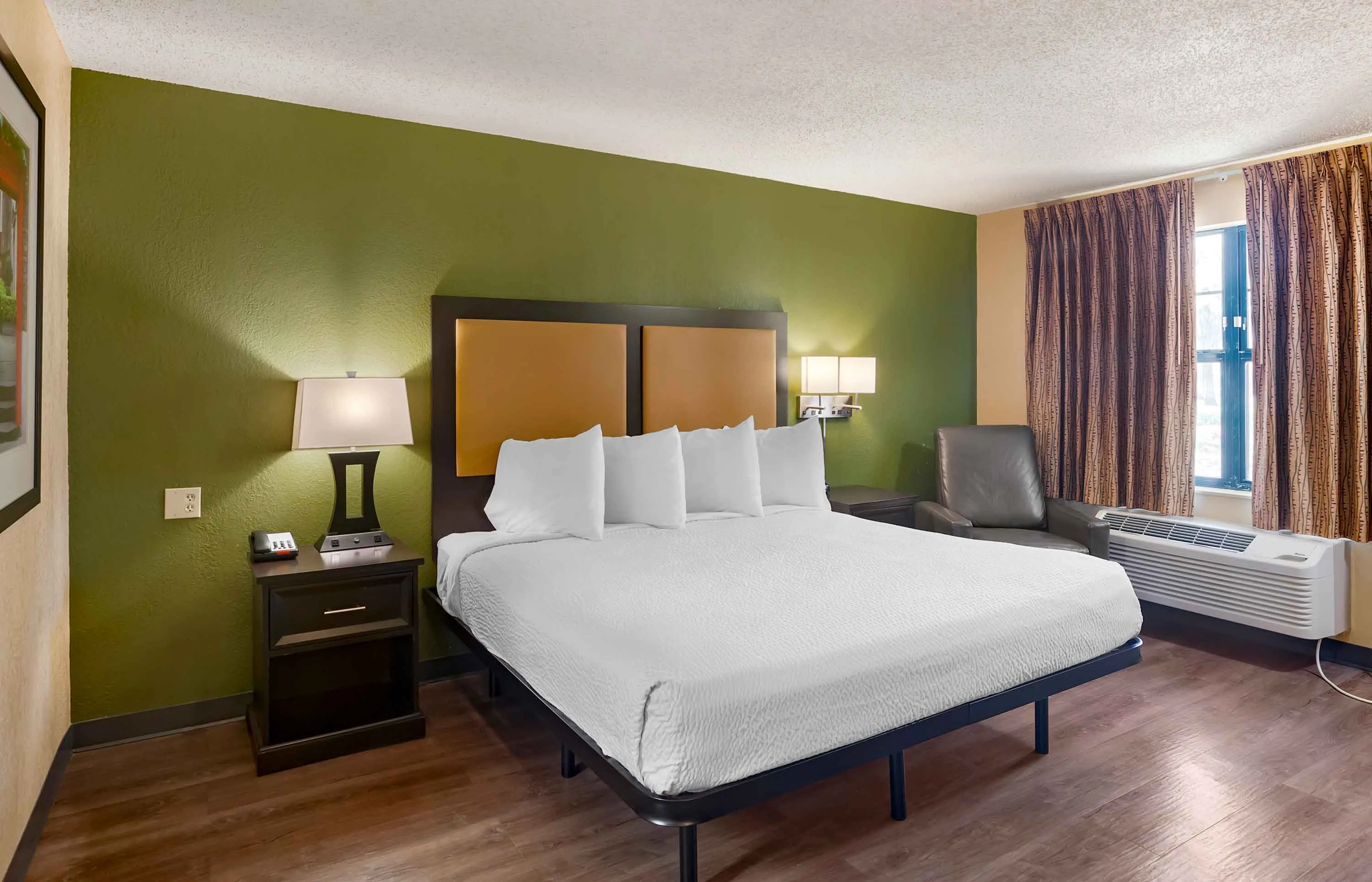 1 Bedroom Suite - 1 King Bed