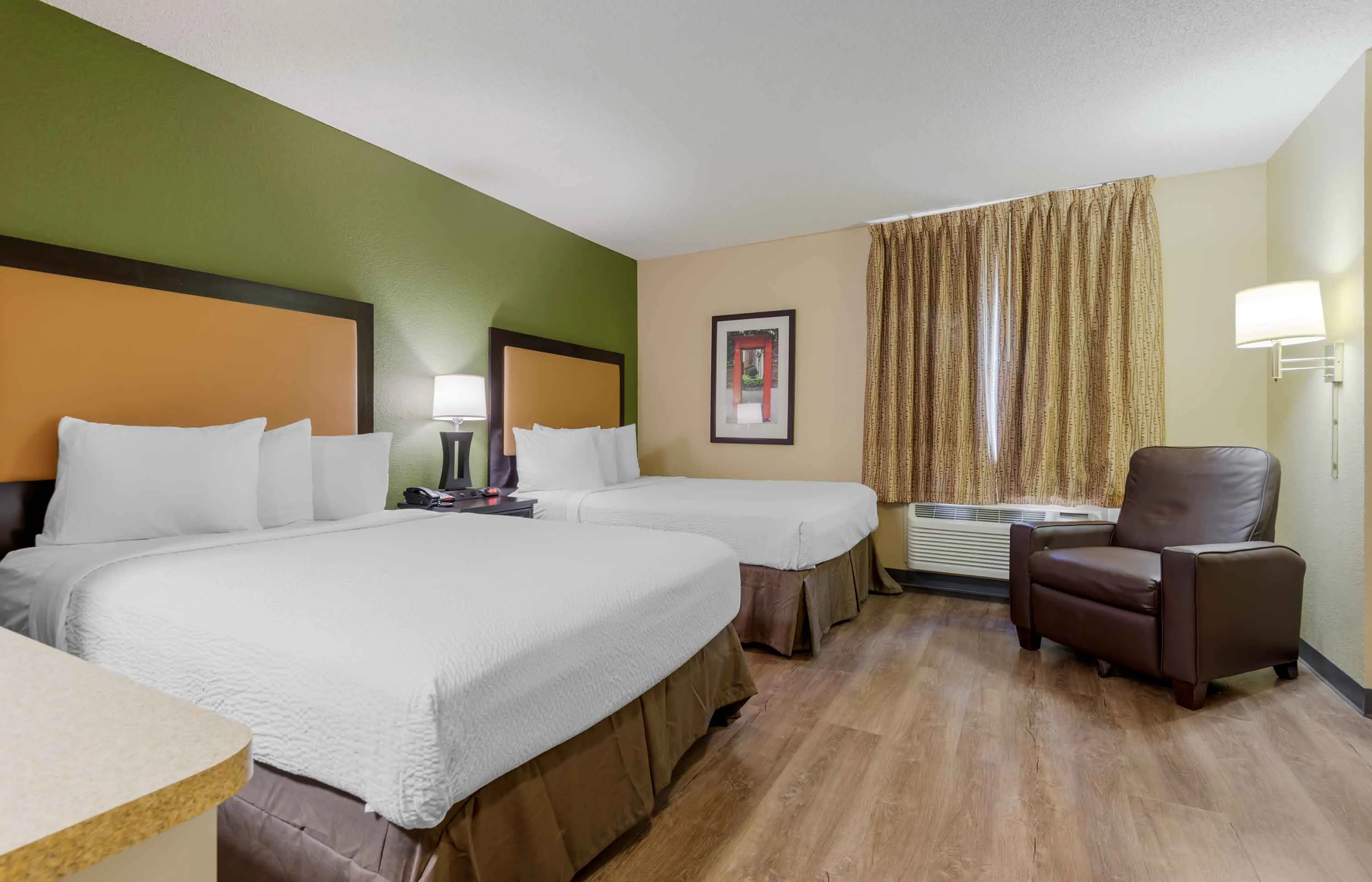 Studio Suite - 2 Full Beds
