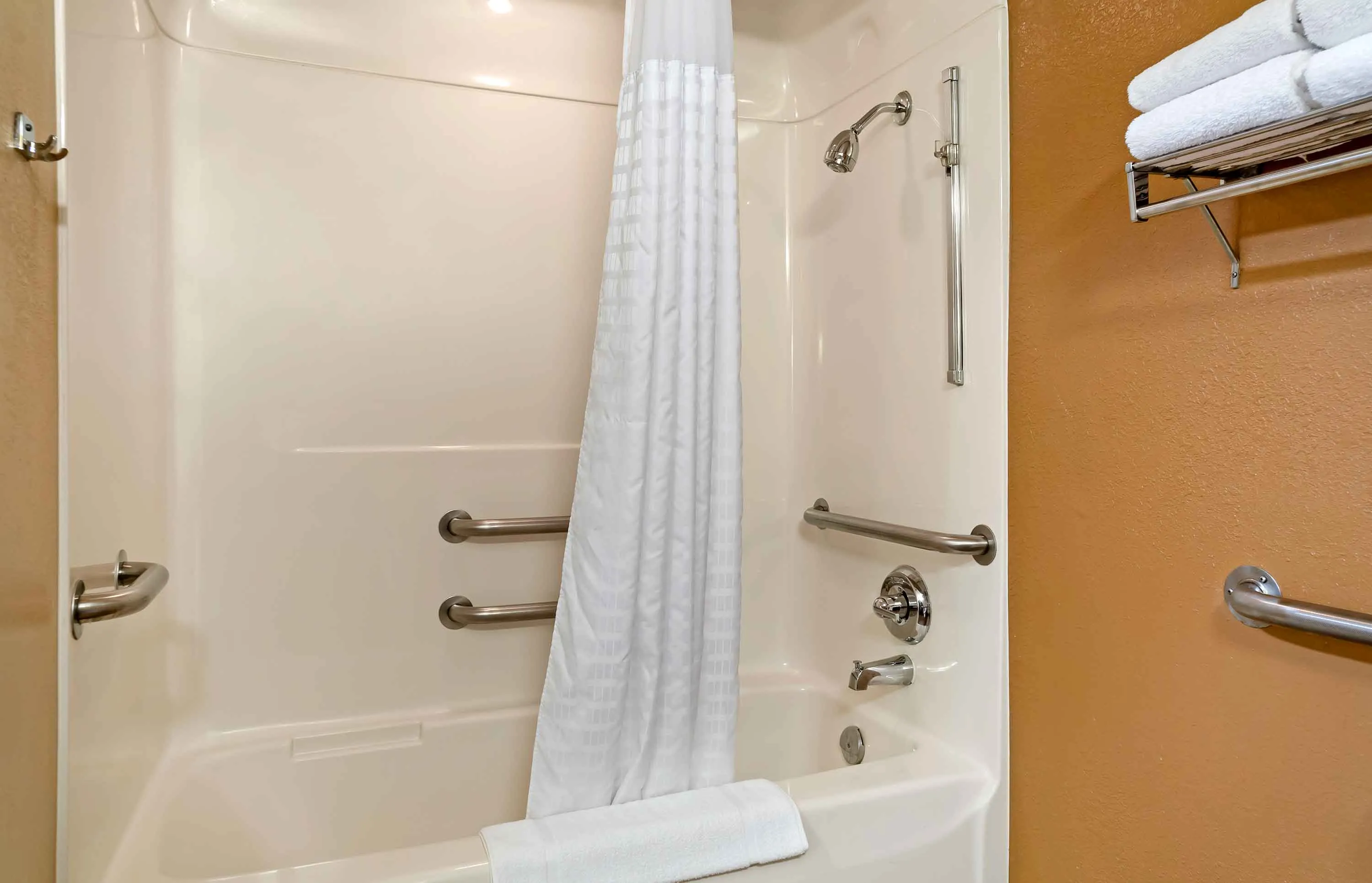 Studio Suite - 2 Full Beds