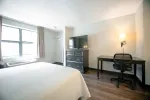 Deluxe Studio - 1 Queen Bed