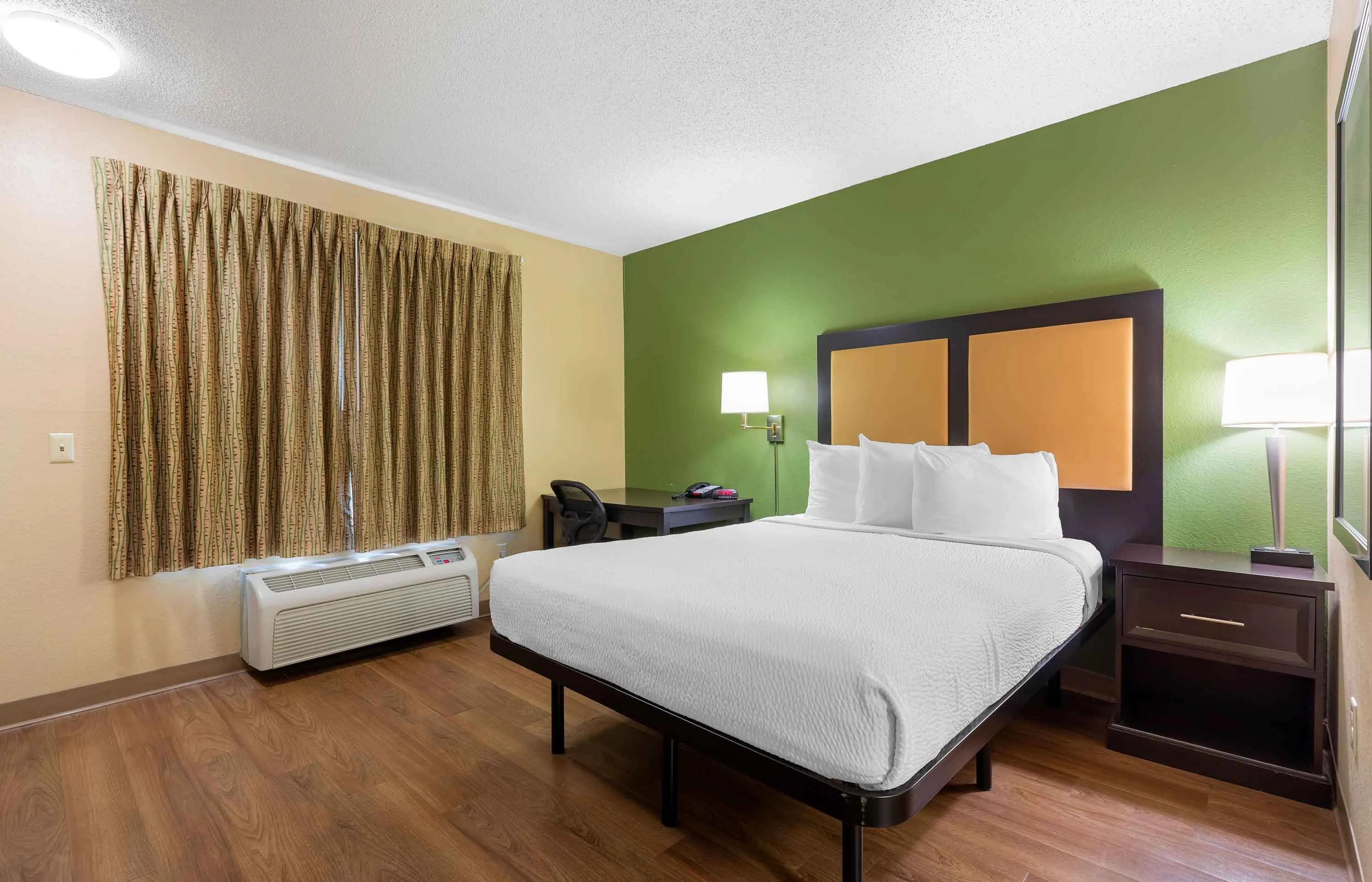 Studio Suite - 1 Queen Bed