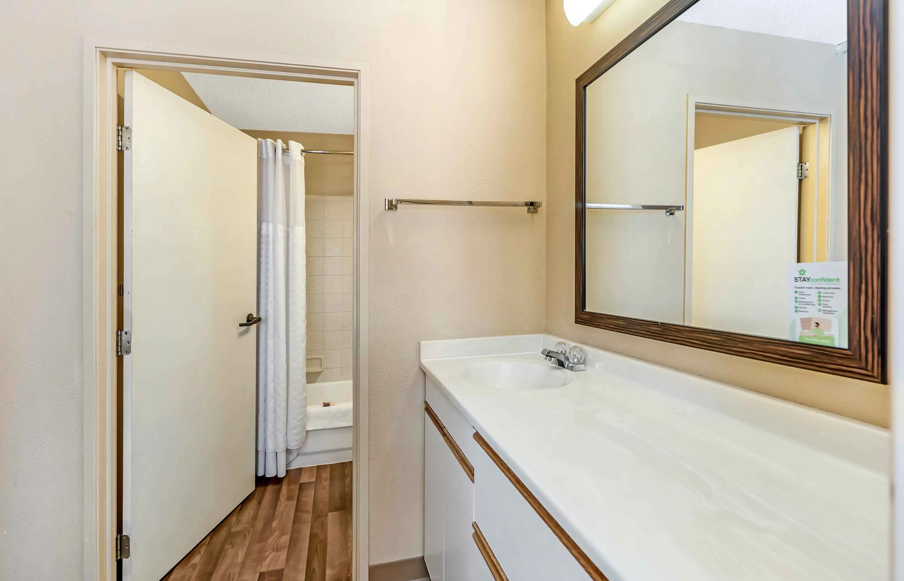 Deluxe Studio - 1 King Bed