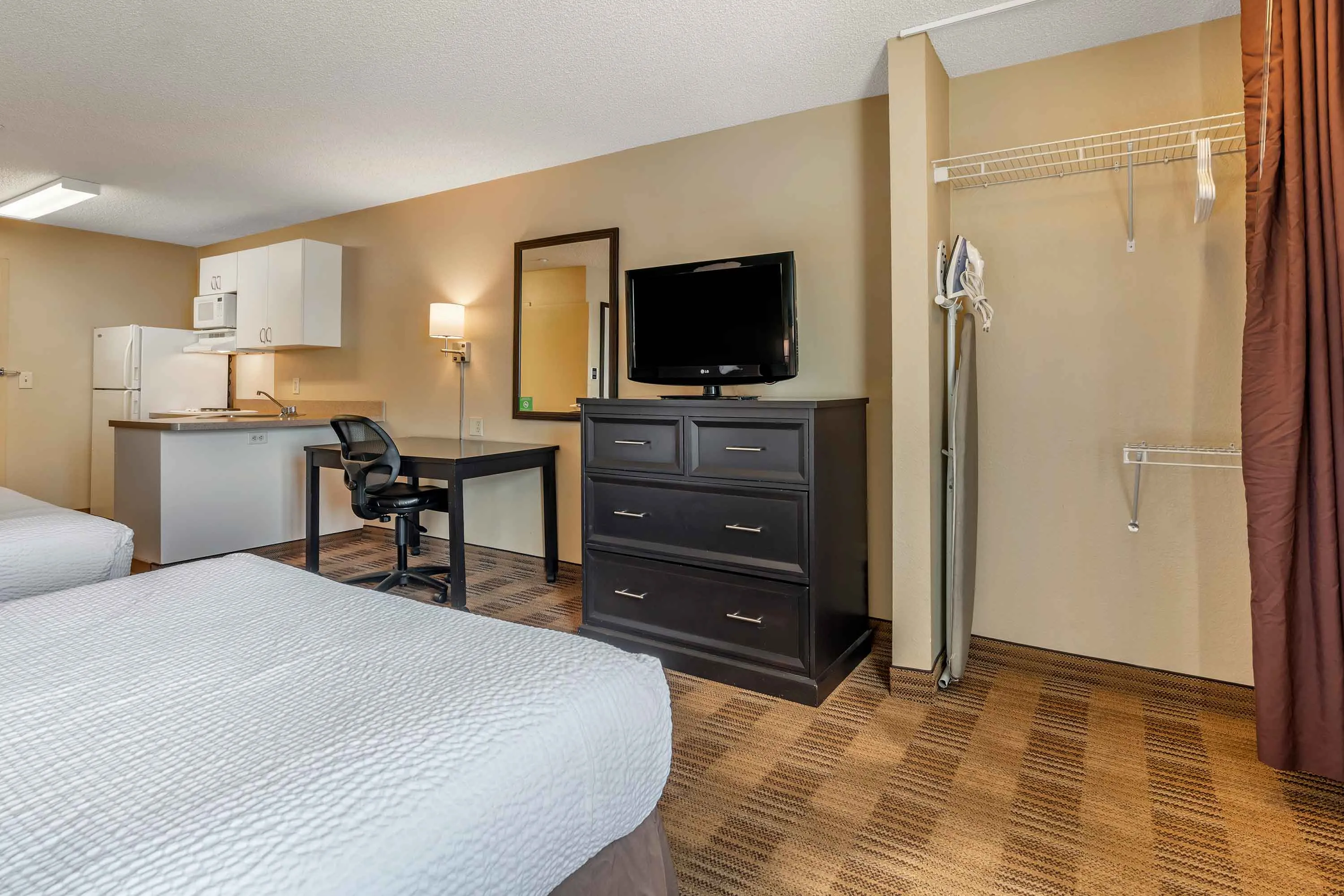 Studio Suite - 2 Full Beds