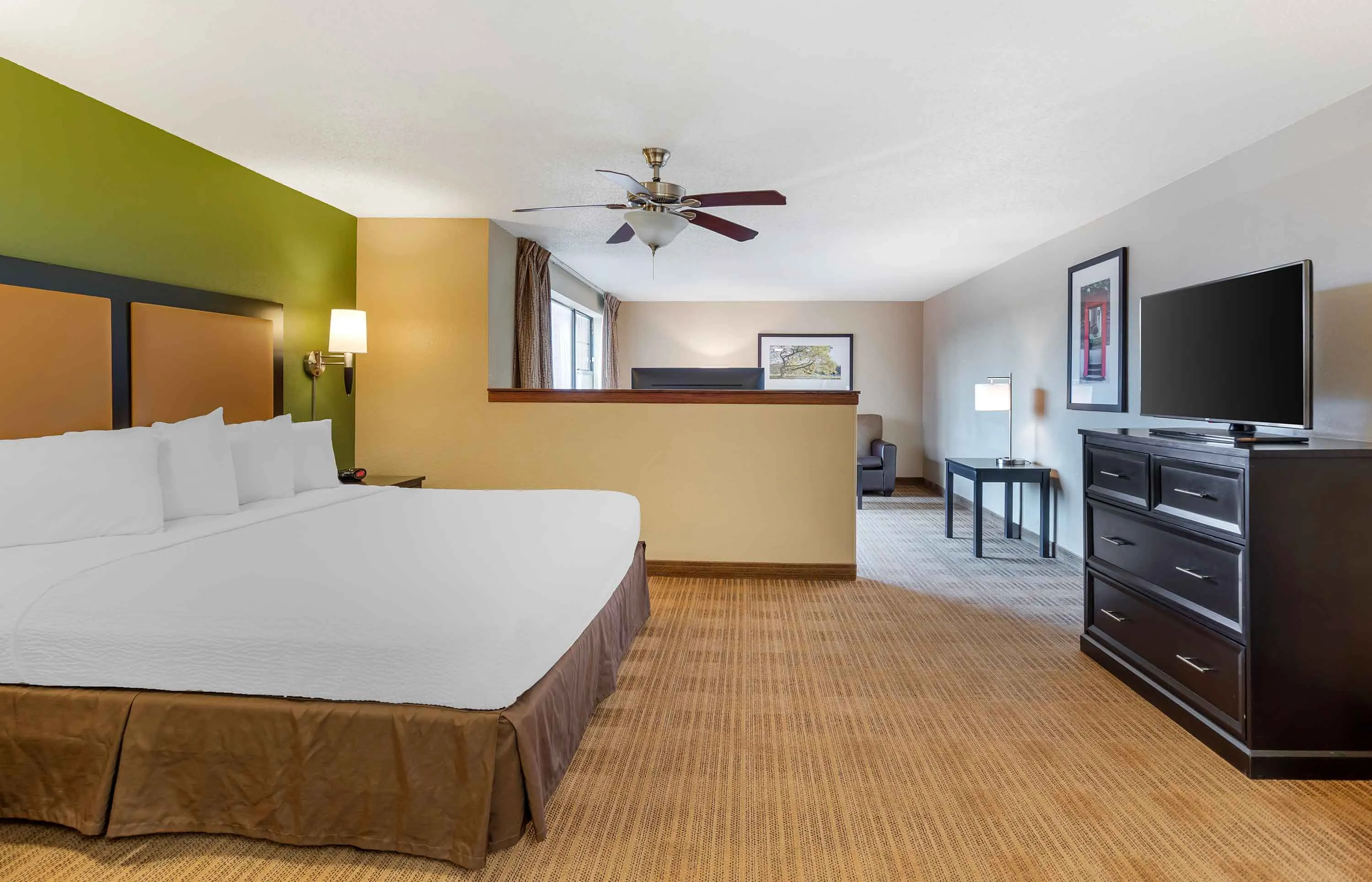 1 Bedroom Suite - 1 King Bed