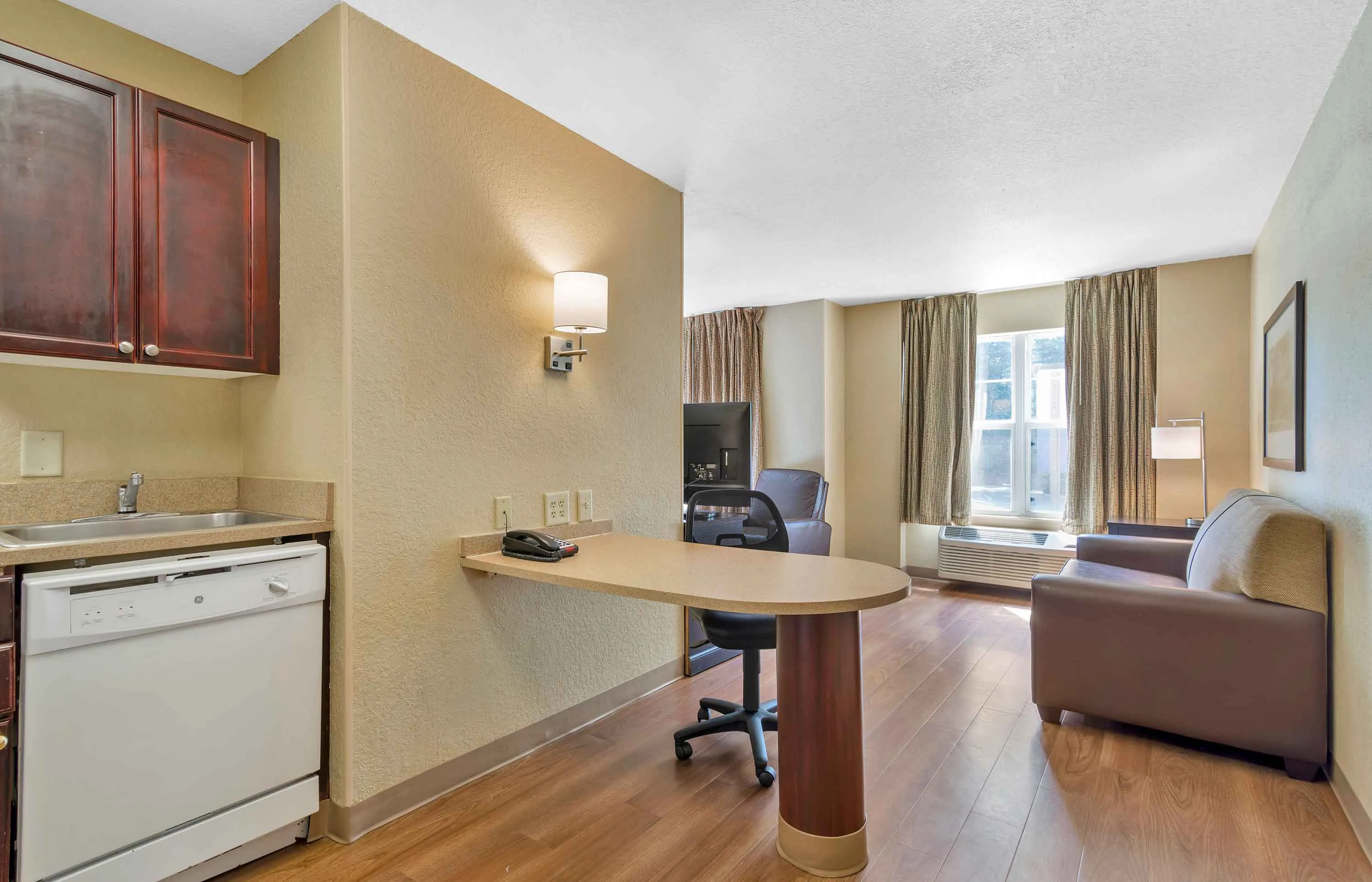 Deluxe Studio - 2 Full Beds