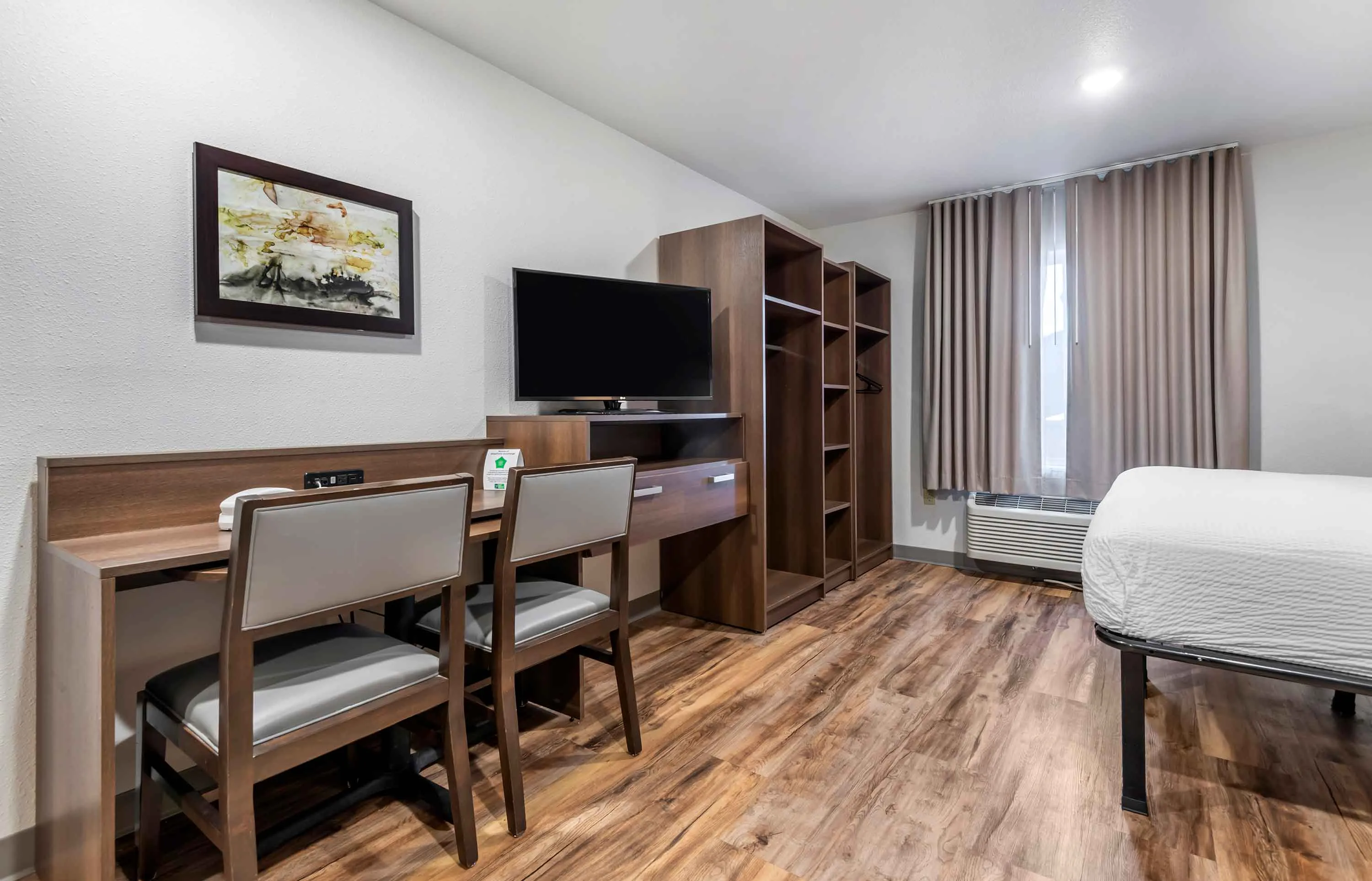 Deluxe Studio - 1 King Bed