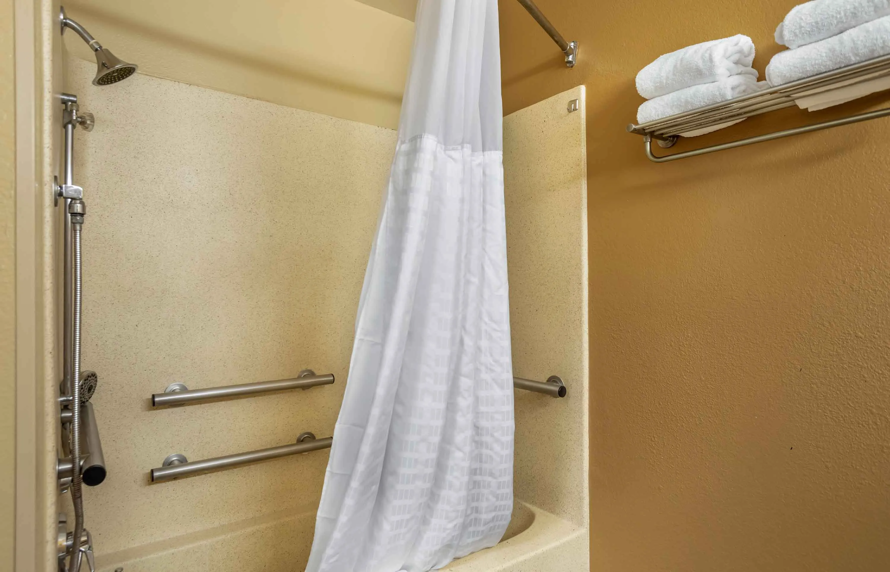 Studio Suite - 2 Twin Beds