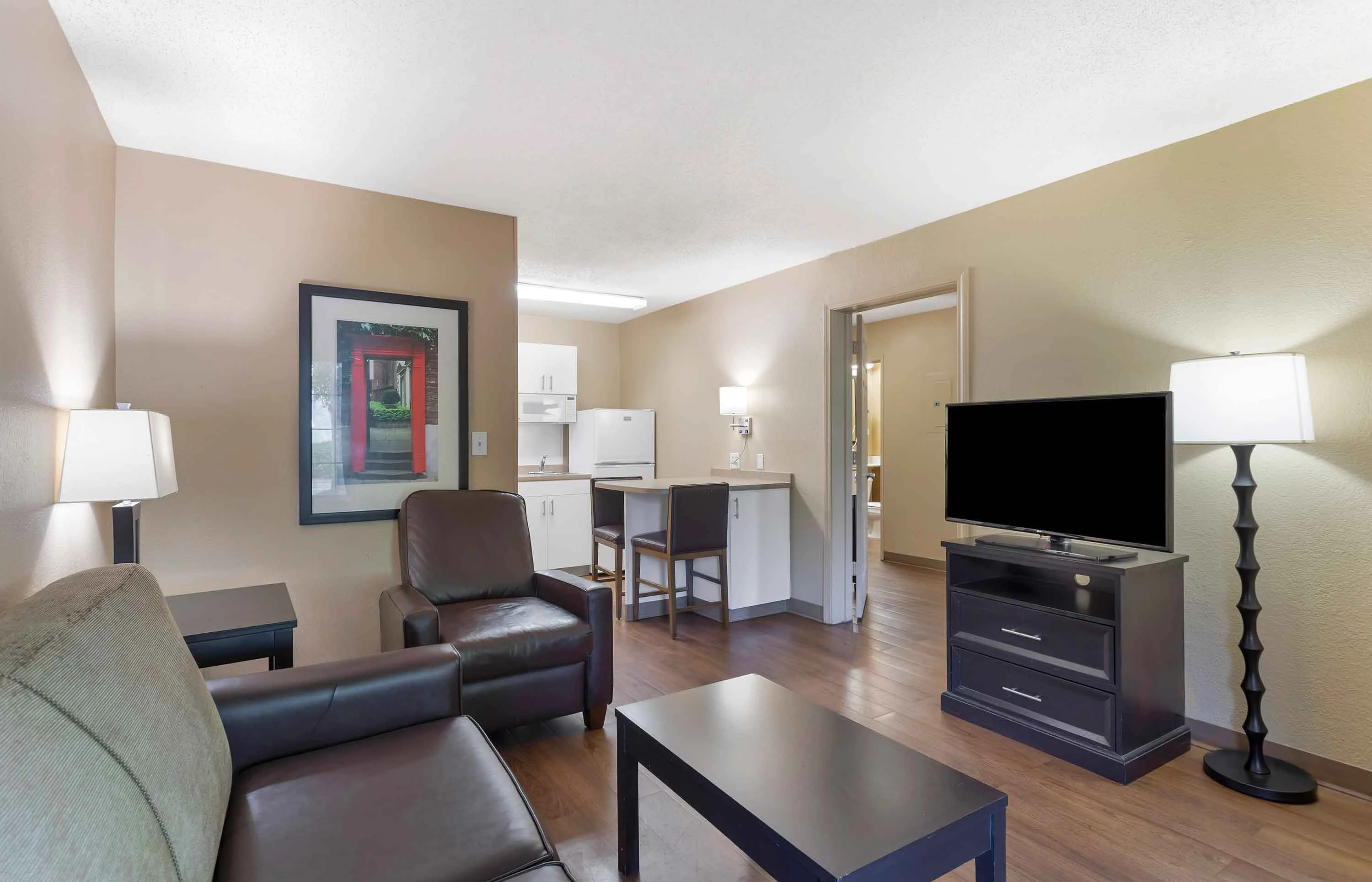 1 Bedroom Suite - 1 King Bed