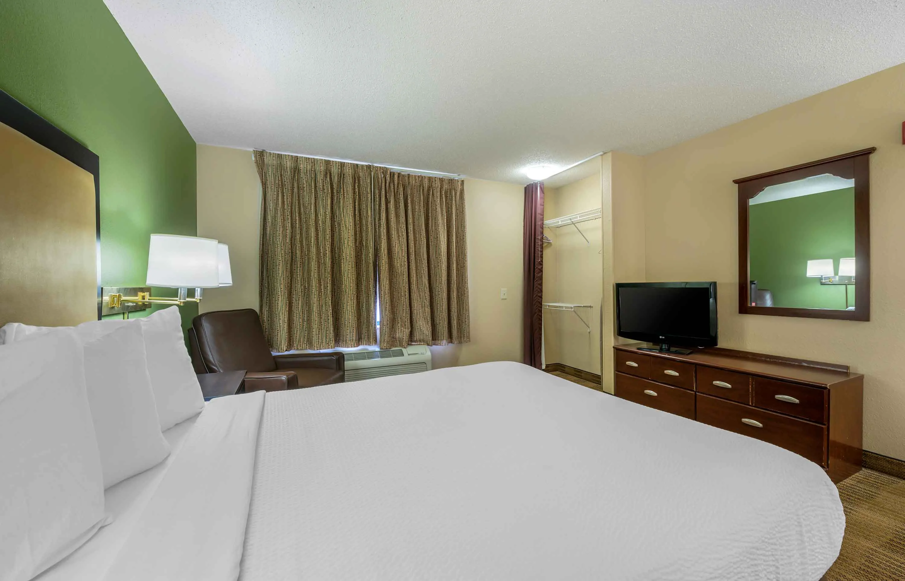 Studio Suite - 1 Queen Bed