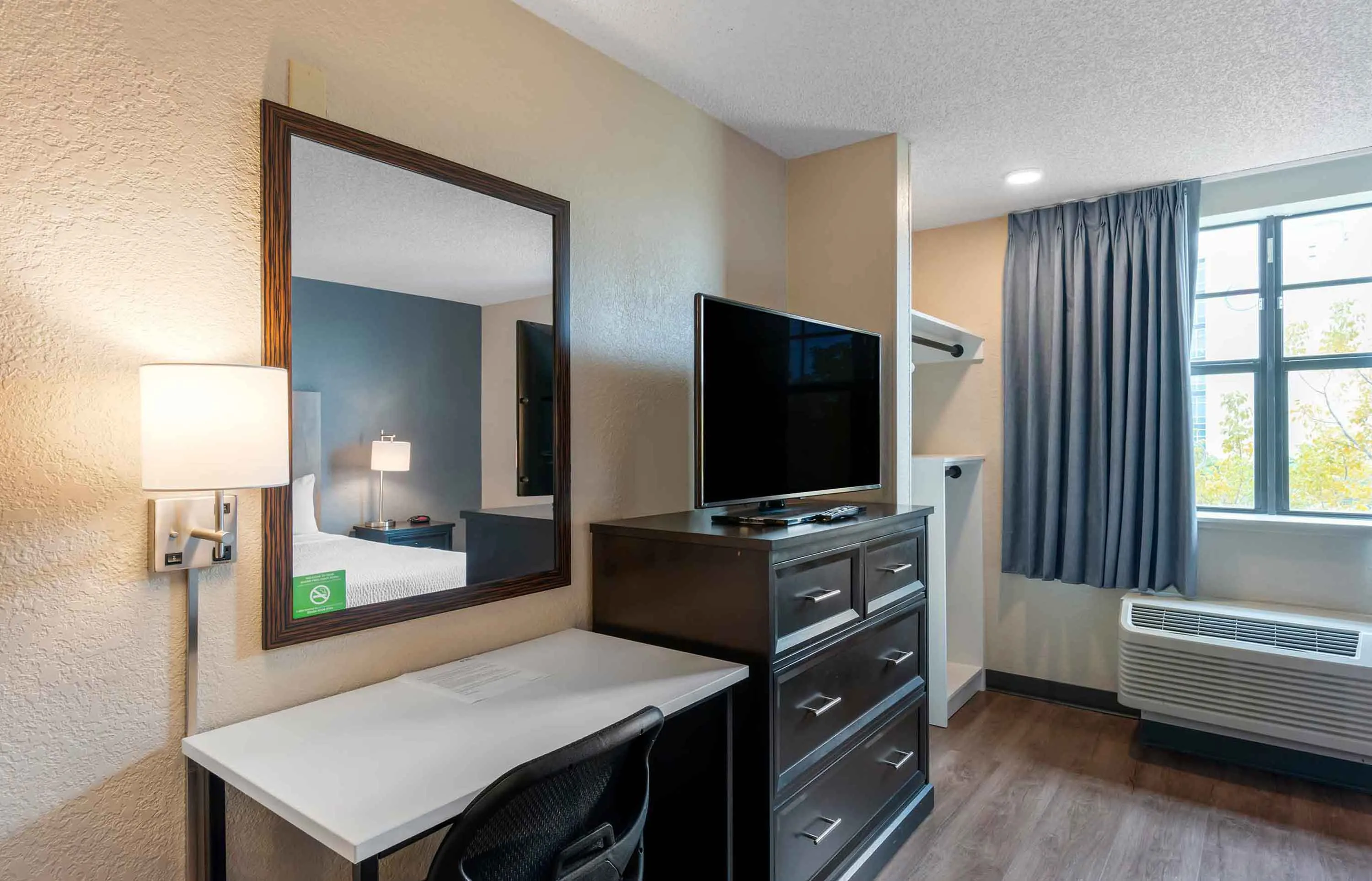 Studio Suite - 1 Queen Bed