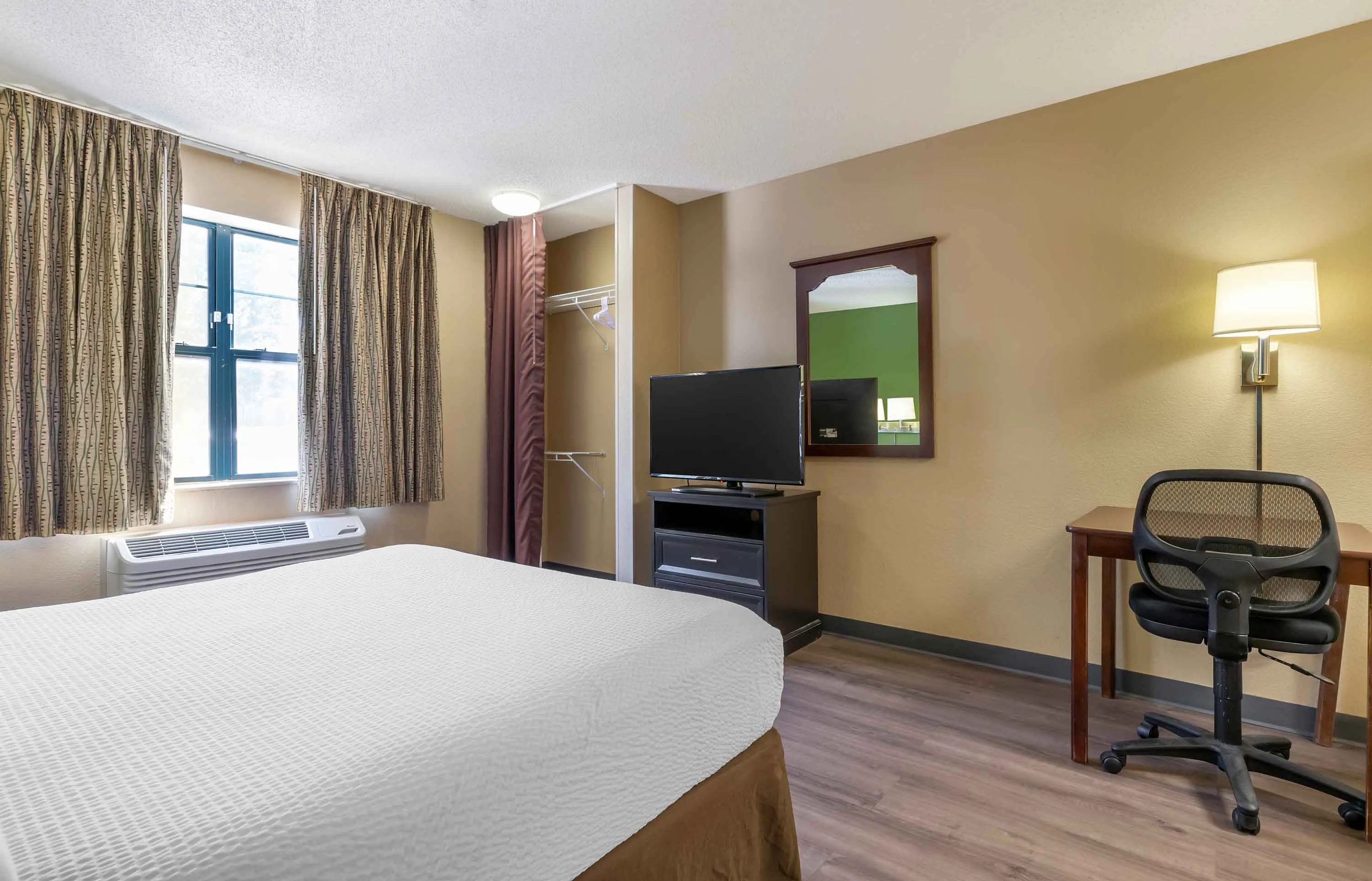 Studio Suite - 1 Queen Bed