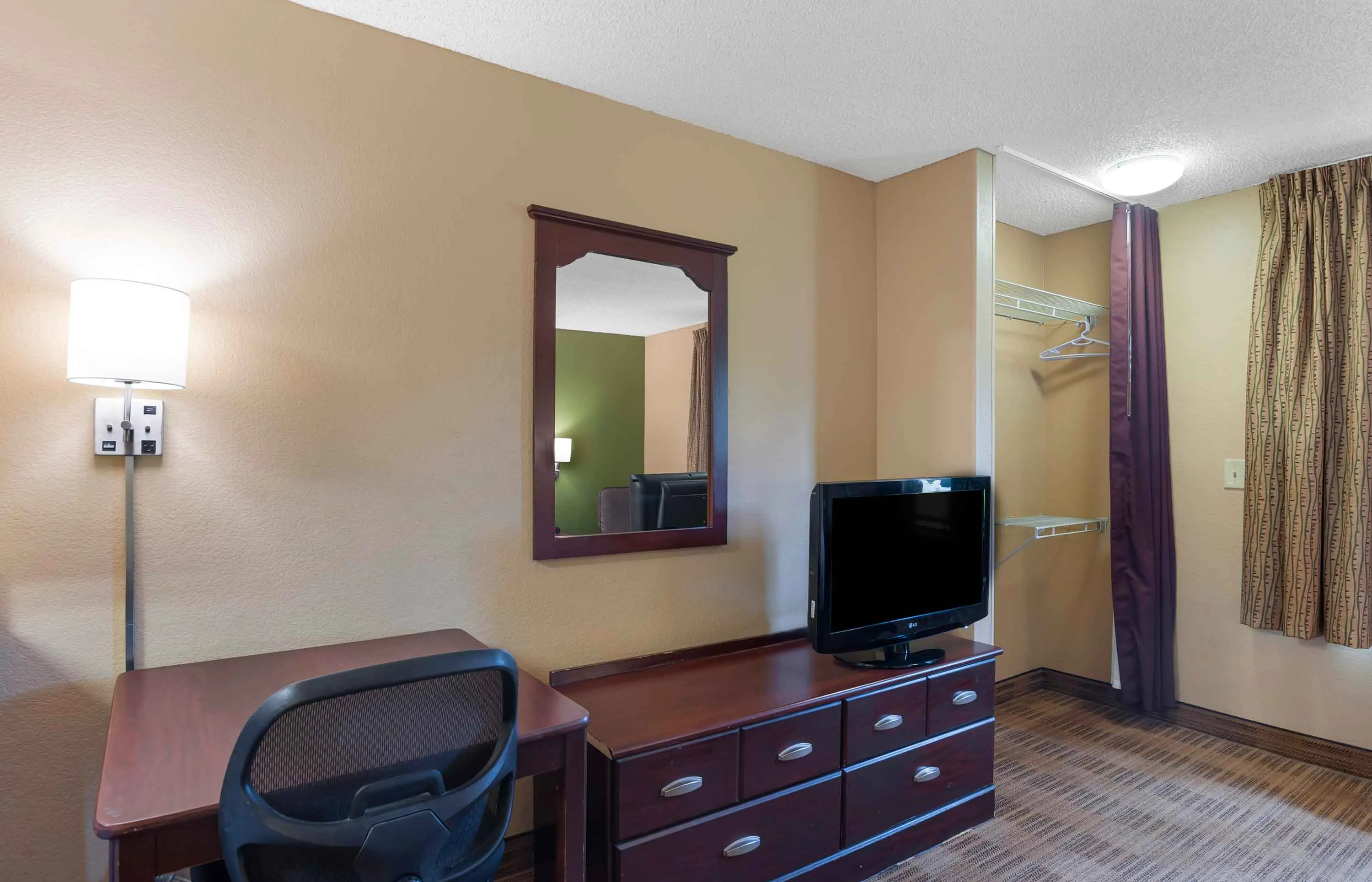 Studio Suite - 1 Queen Bed