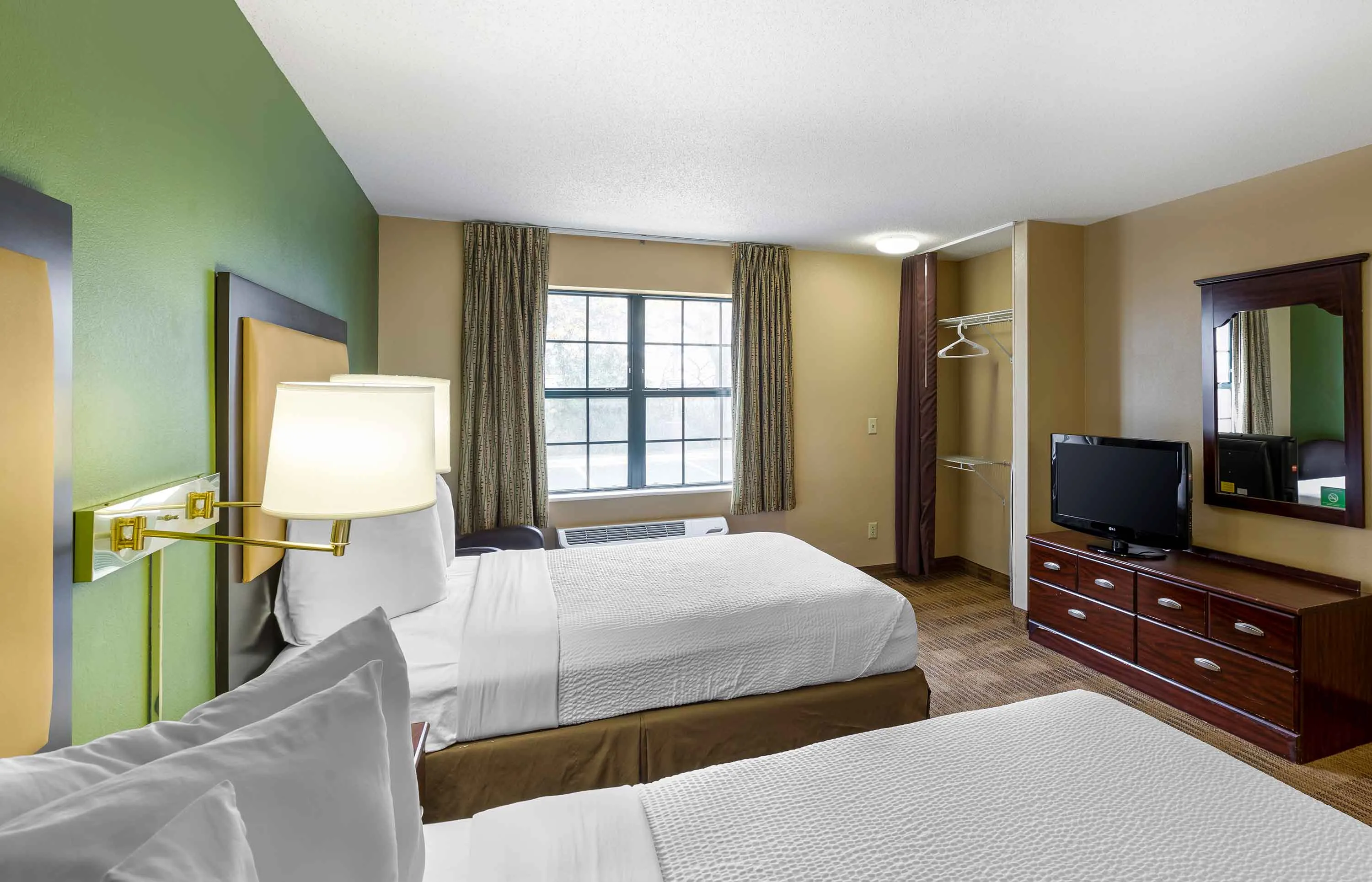 Studio Suite - 2 Full Beds