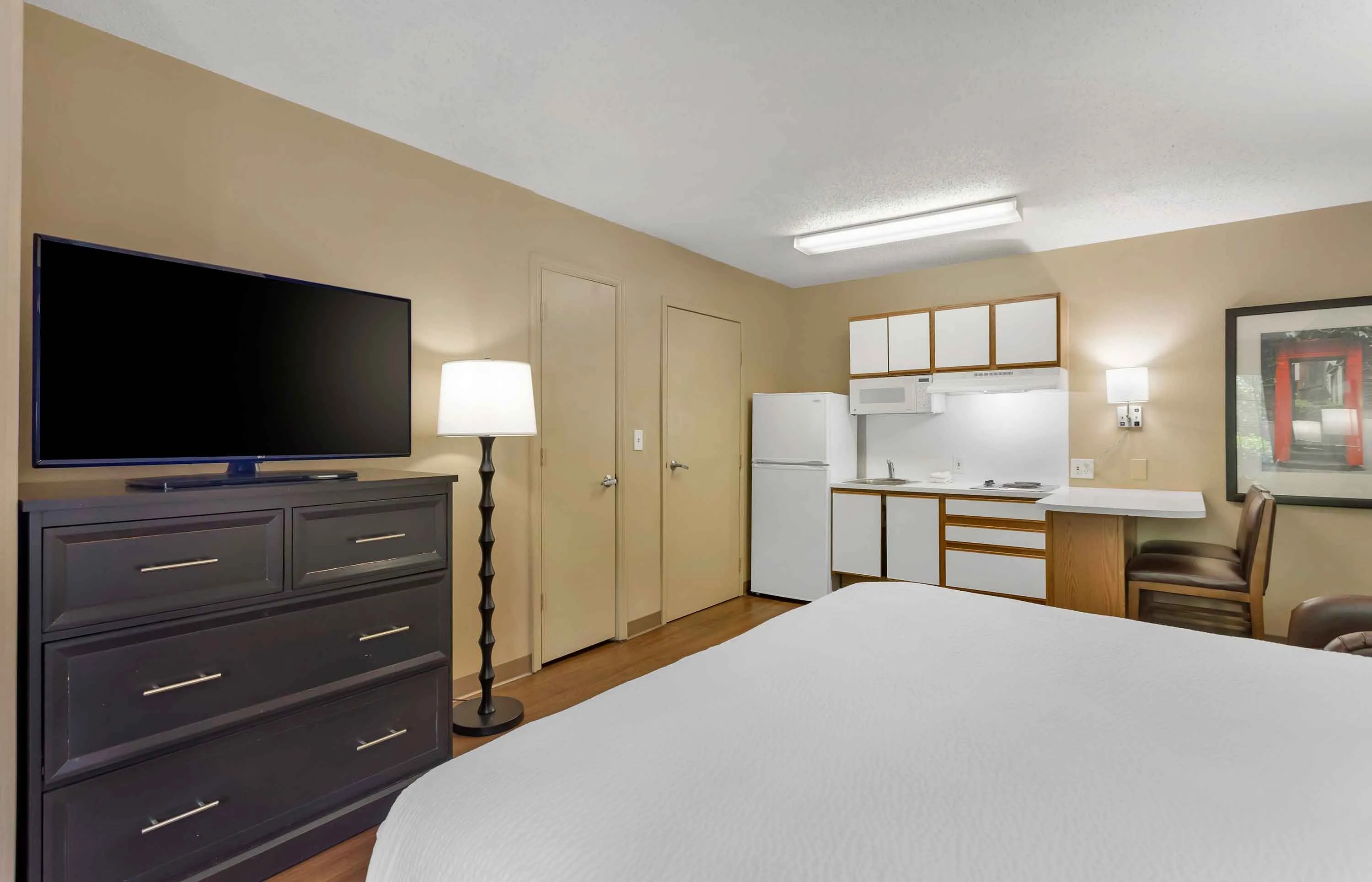 1 Bedroom Suite - 1 King Bed