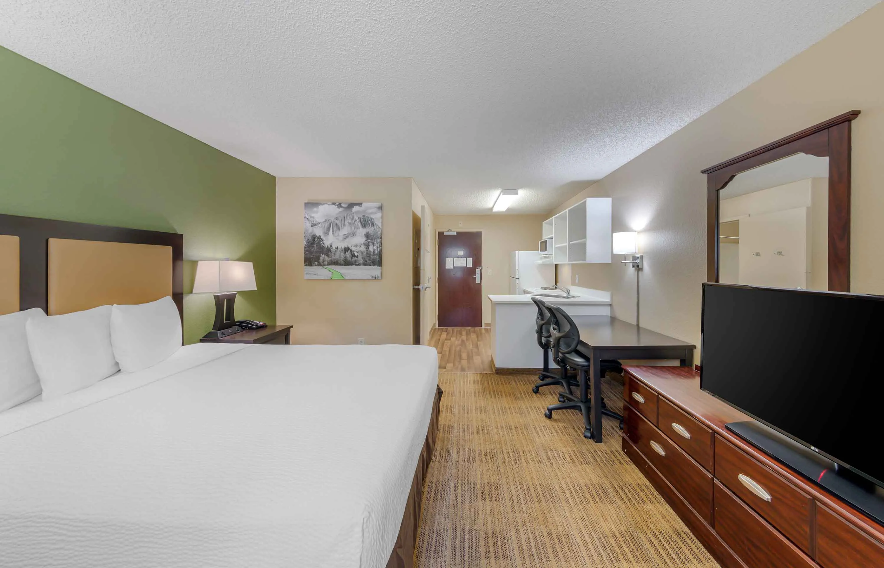 Studio Suite - 1 Queen Bed