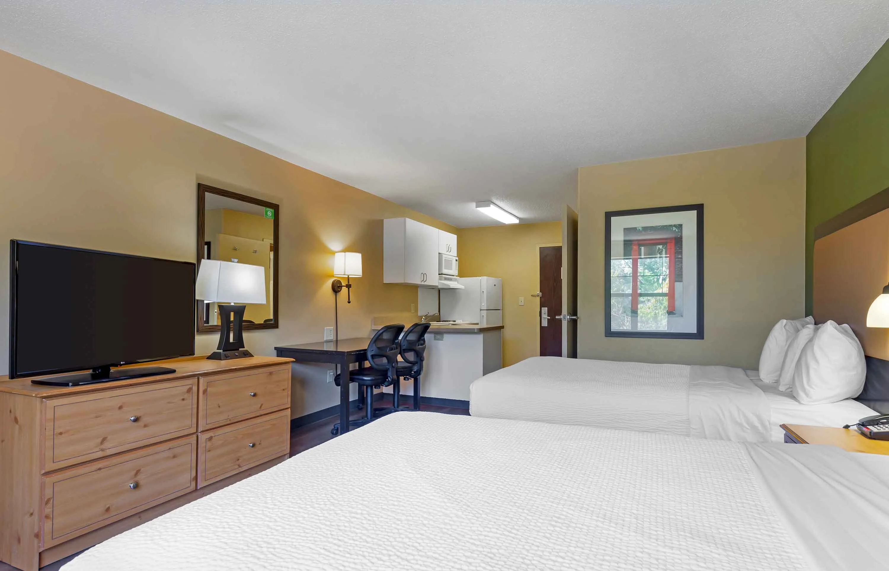 Studio Suite - 2 Full Beds