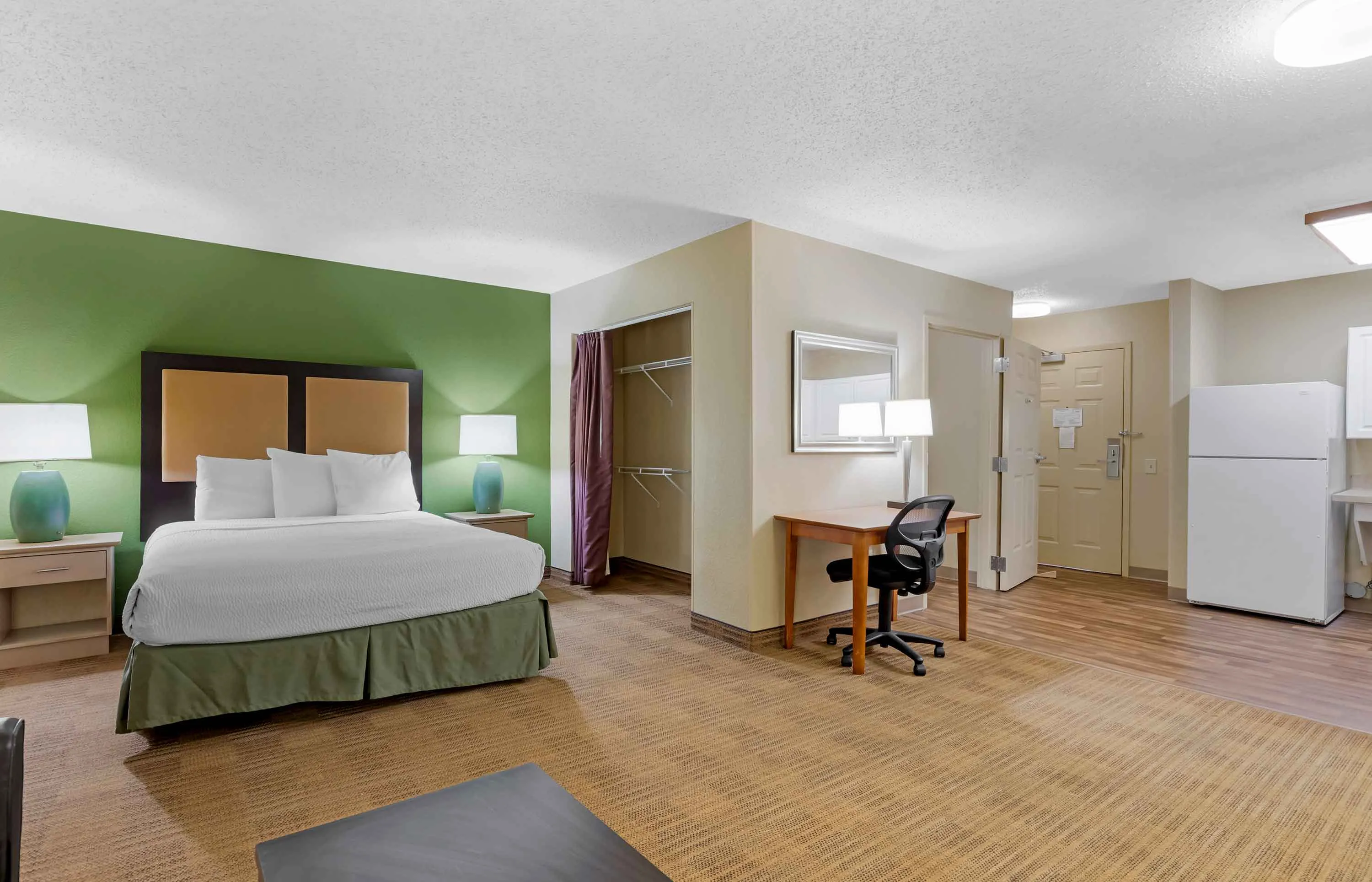 Studio Suite - 1 Queen Bed