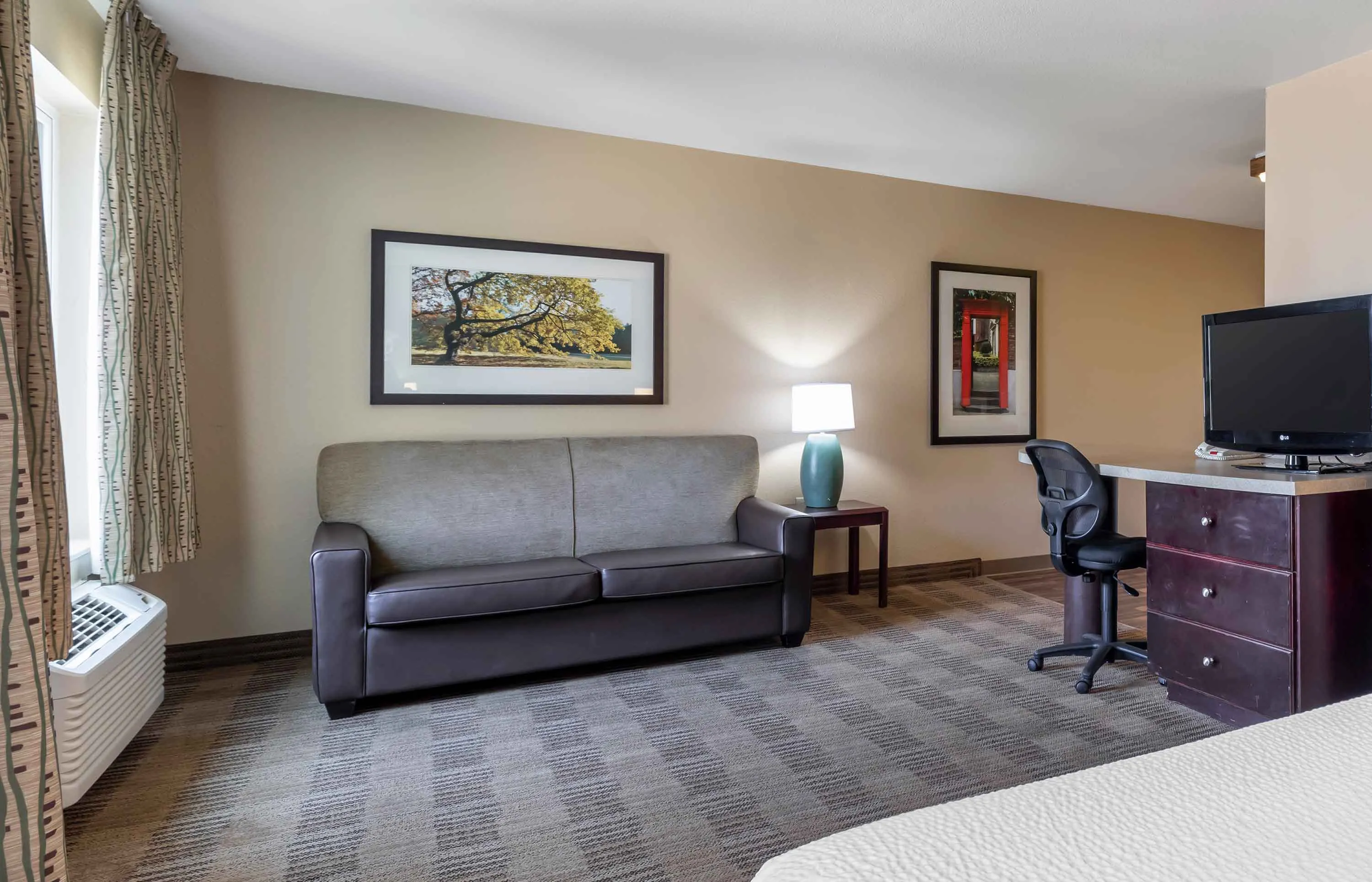 Deluxe Studio - 1 Full Bed