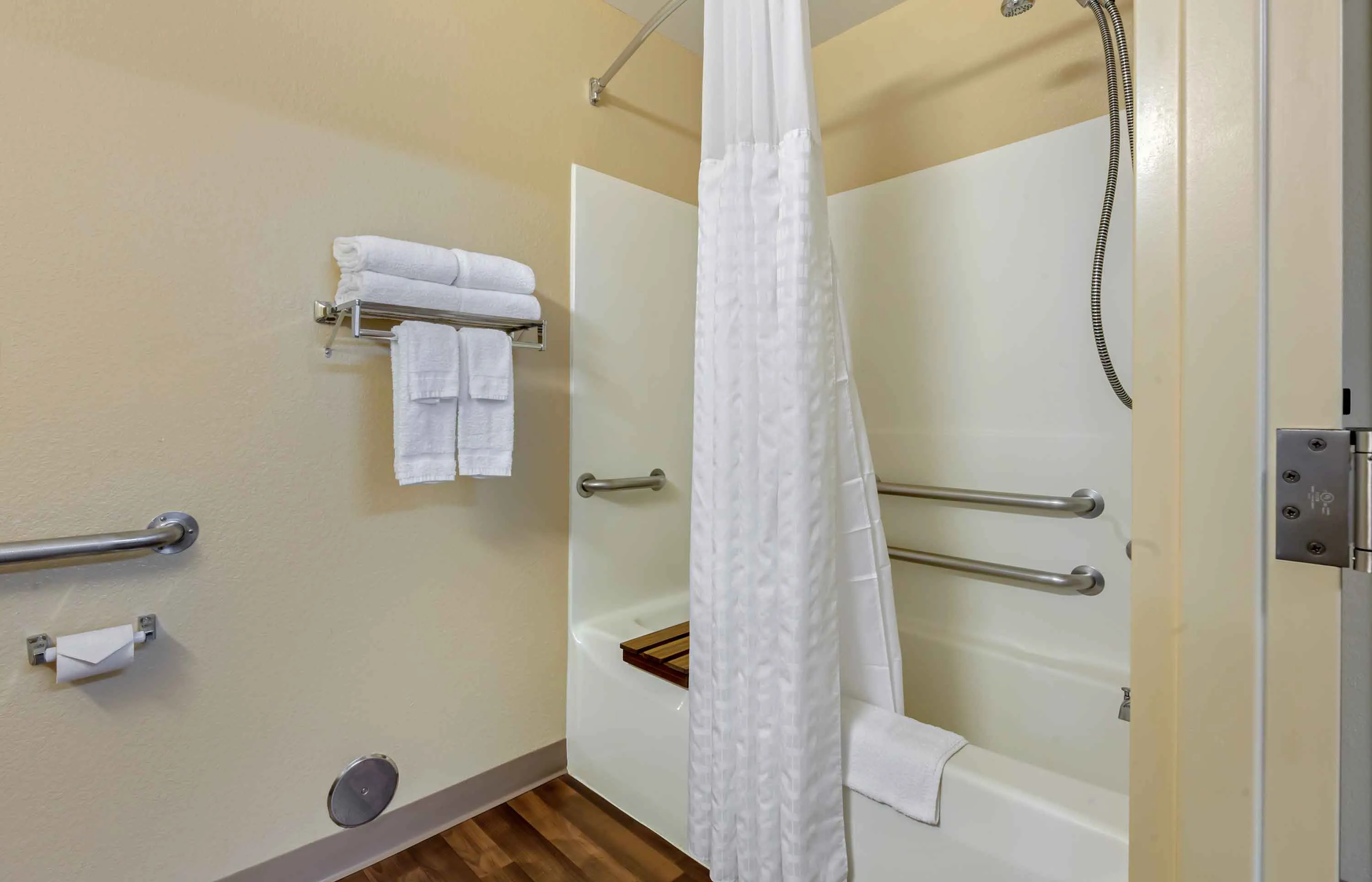 Deluxe Studio - 1 King Bed