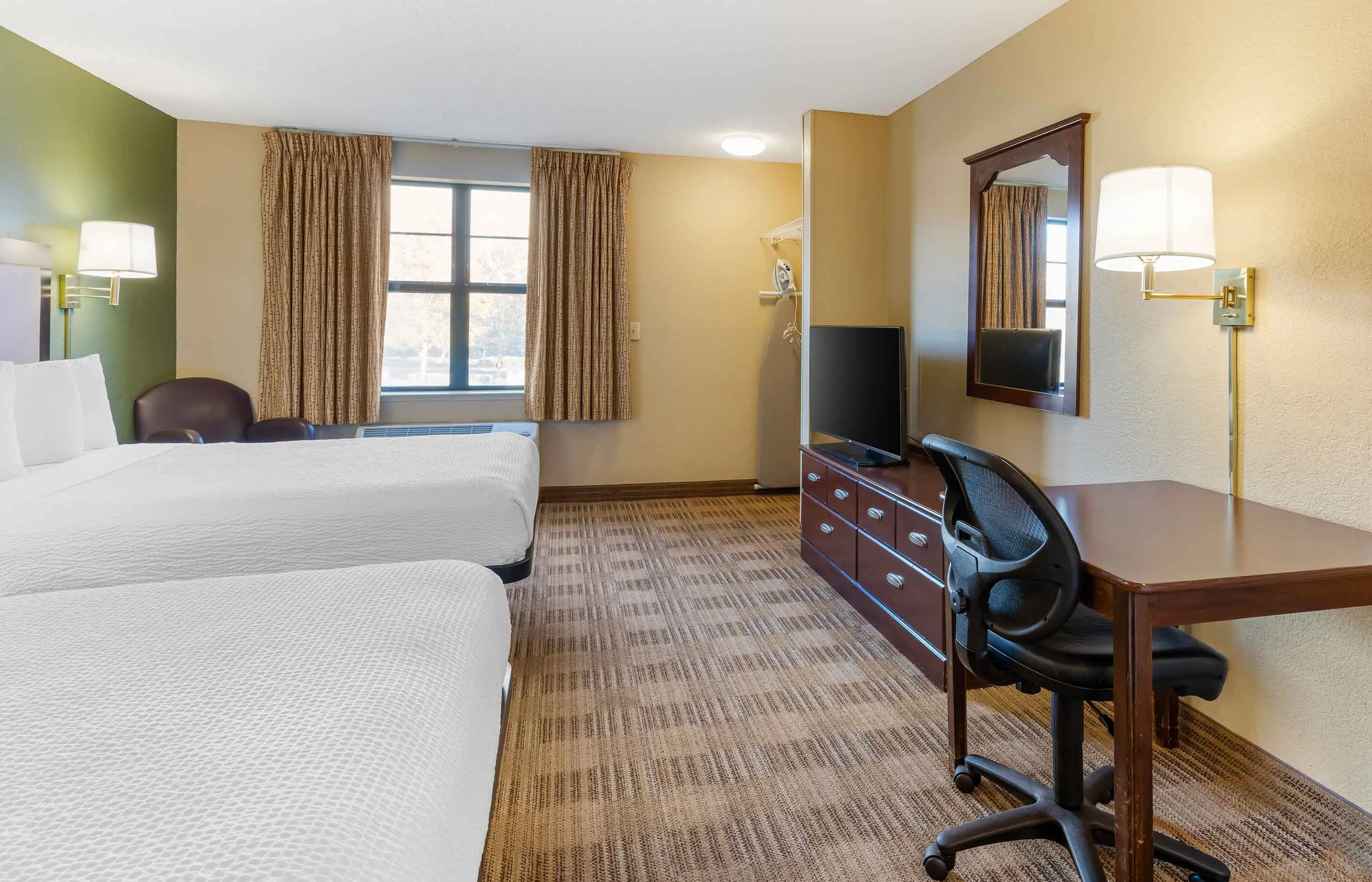 Studio Suite - 2 Full Beds