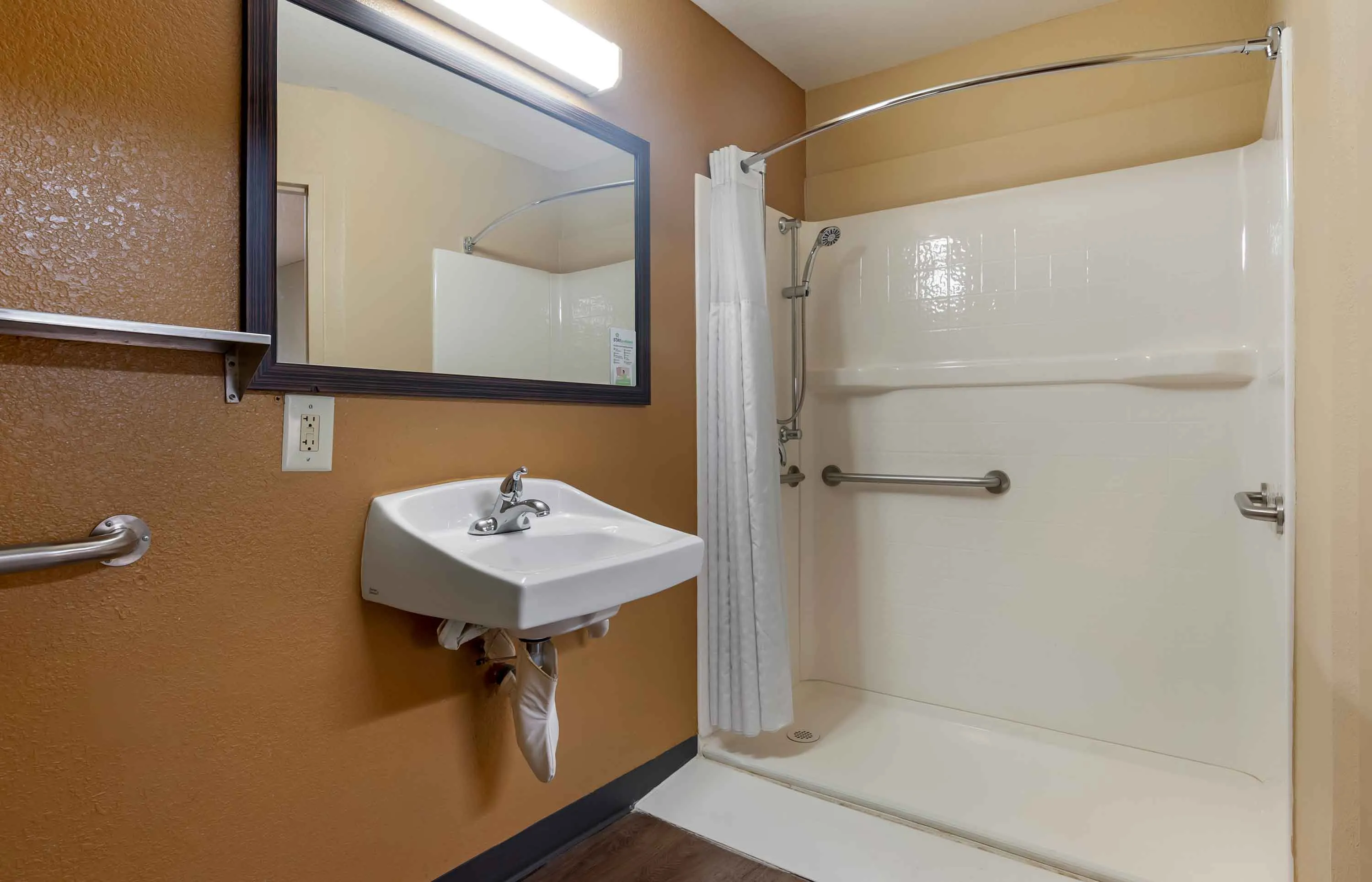 Deluxe Studio - 2 Full Beds