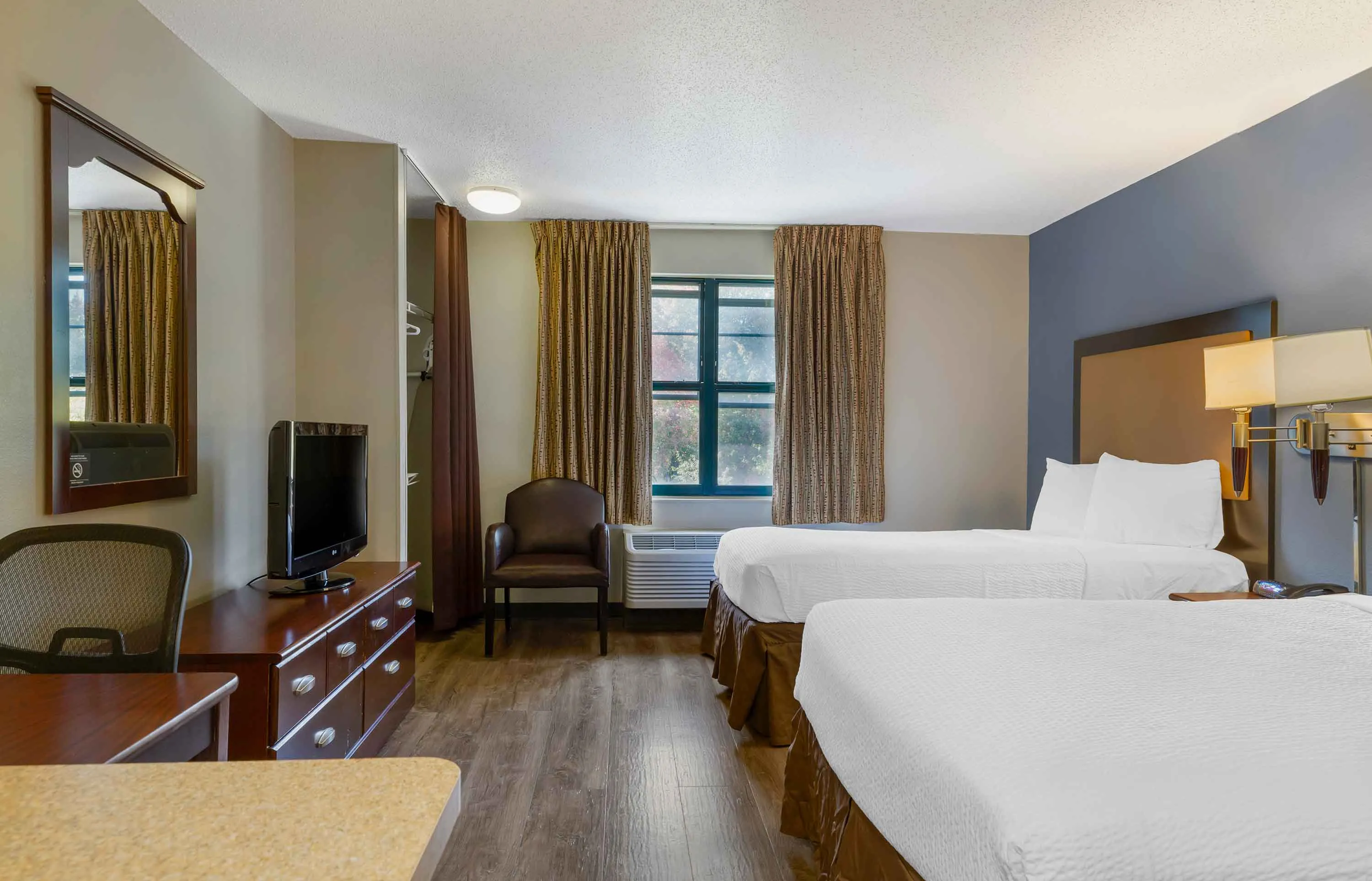 Studio Suite - 2 Full Beds