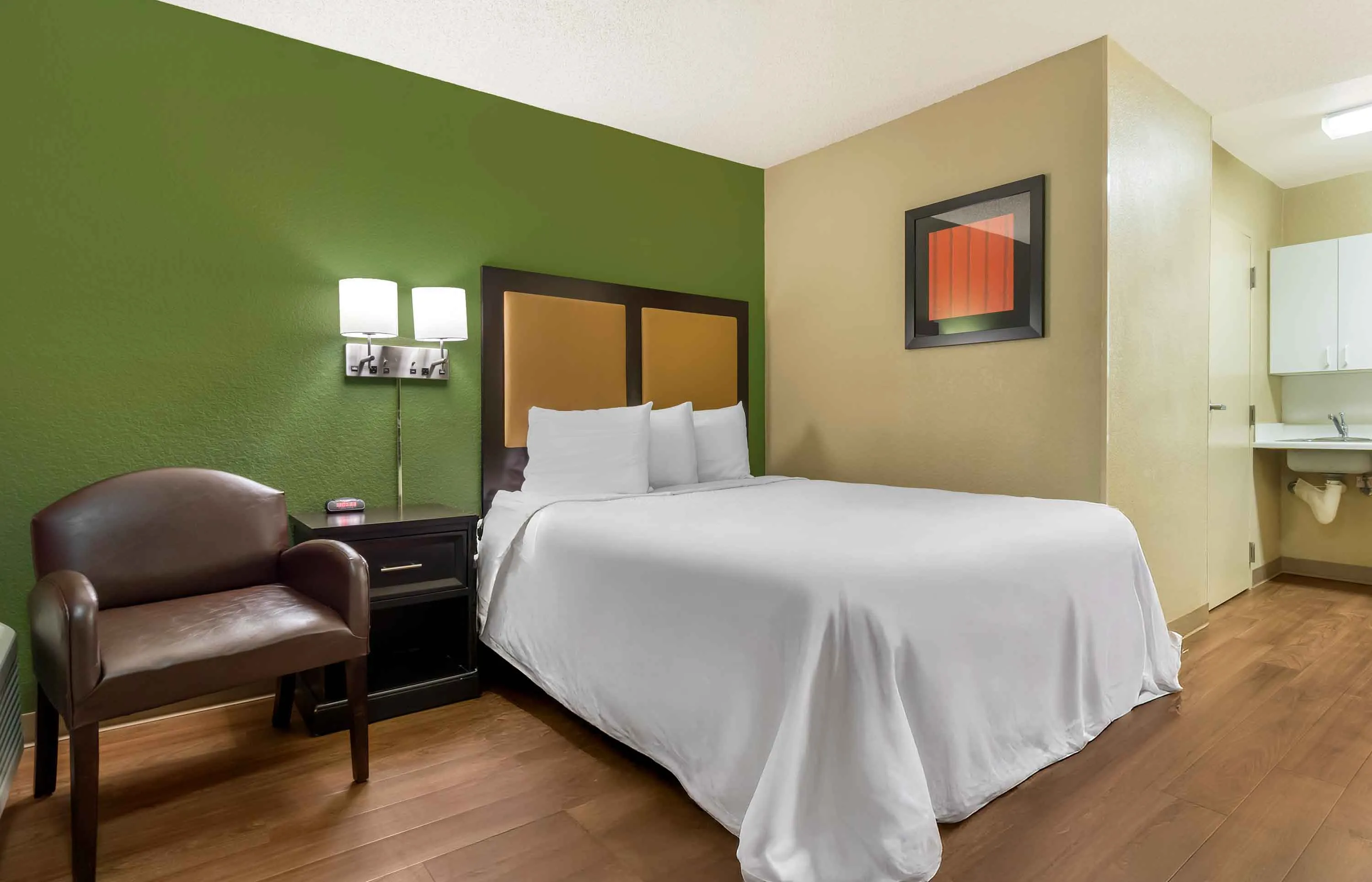 Studio Suite - 1 Queen Bed