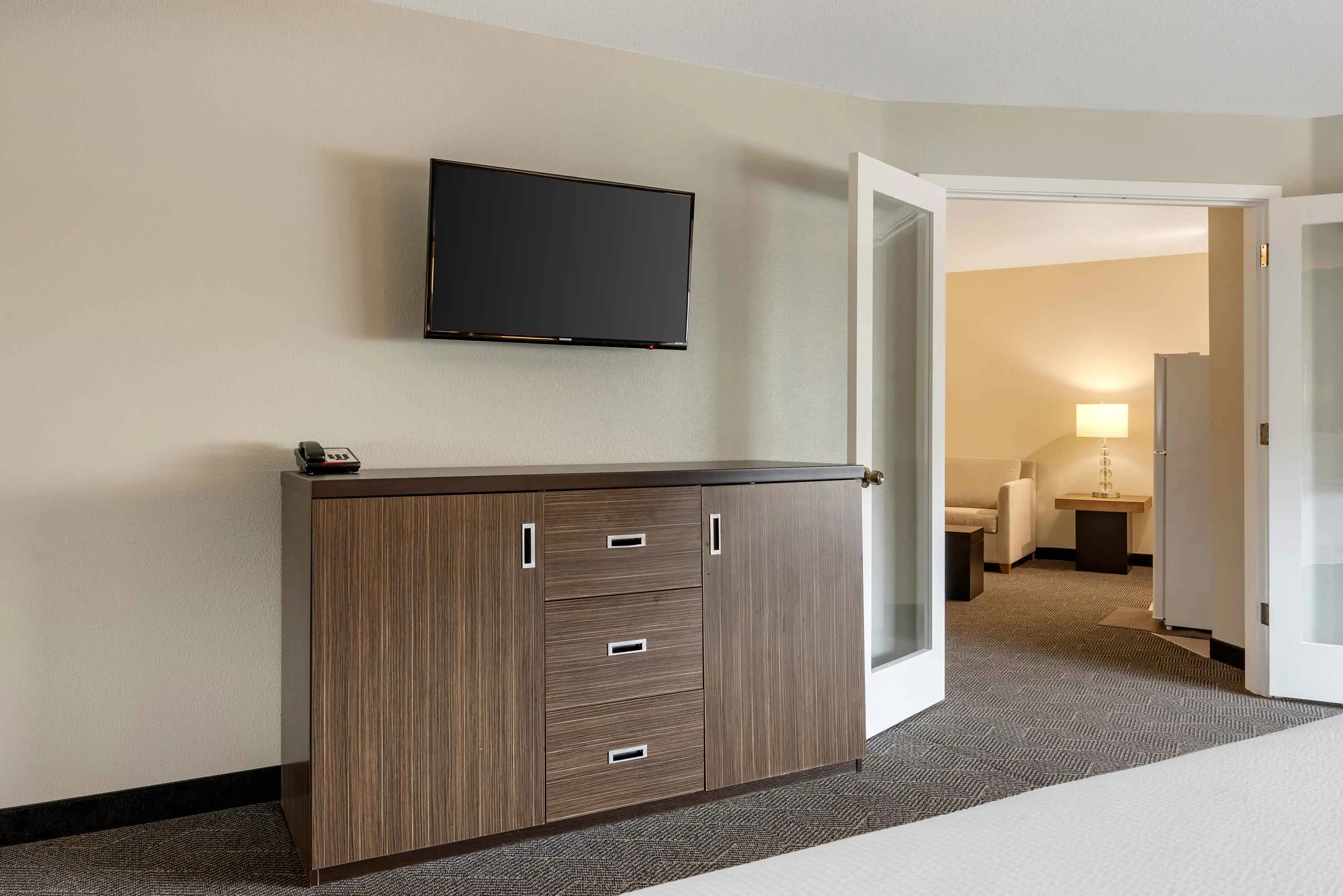 1 Bedroom Suite - 1 King Bed