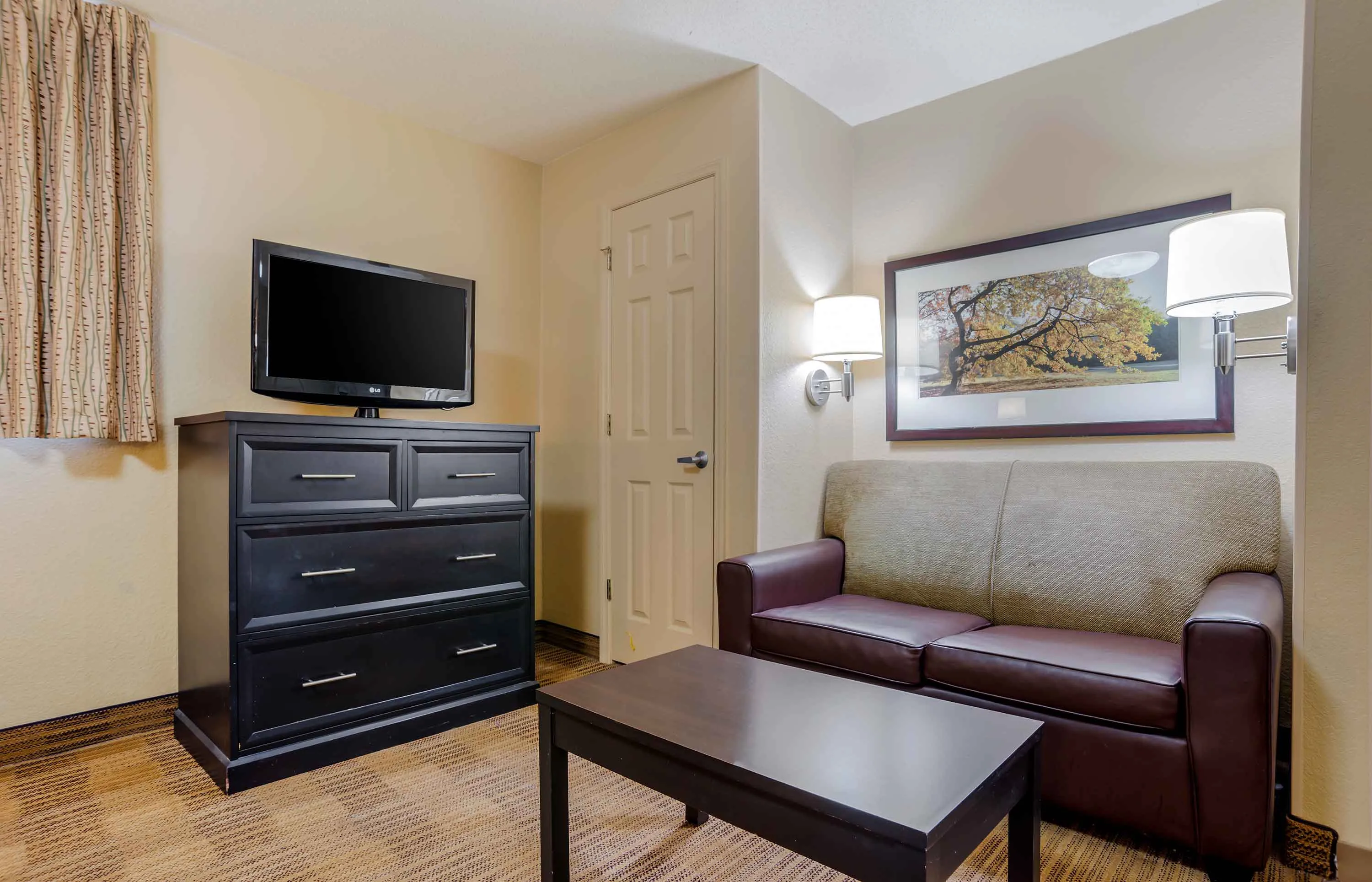 Deluxe Studio - 1 King Bed